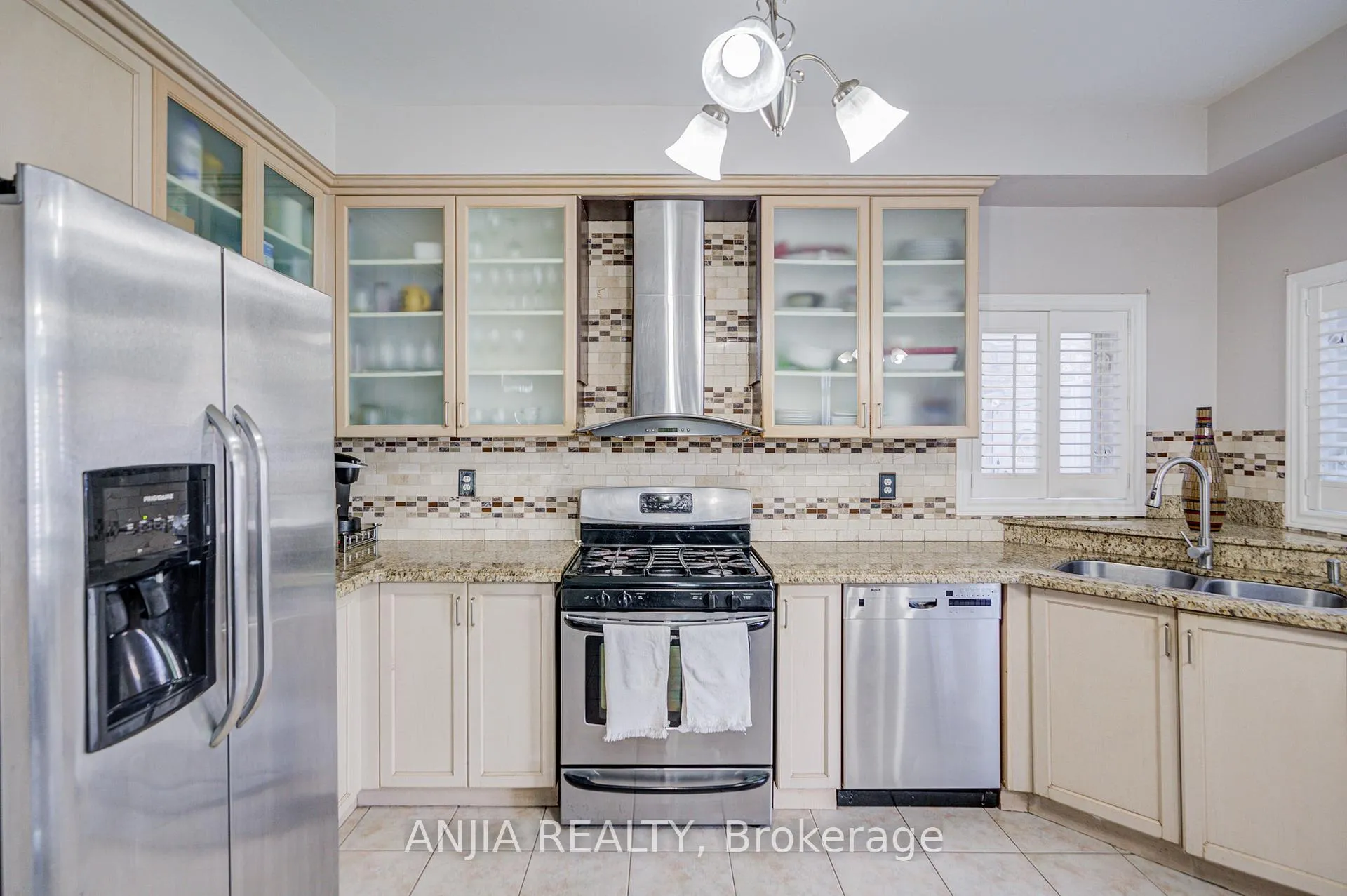 Photo 19 of 384 Highglen Avenue, Markham, Middlefield — HOMEH