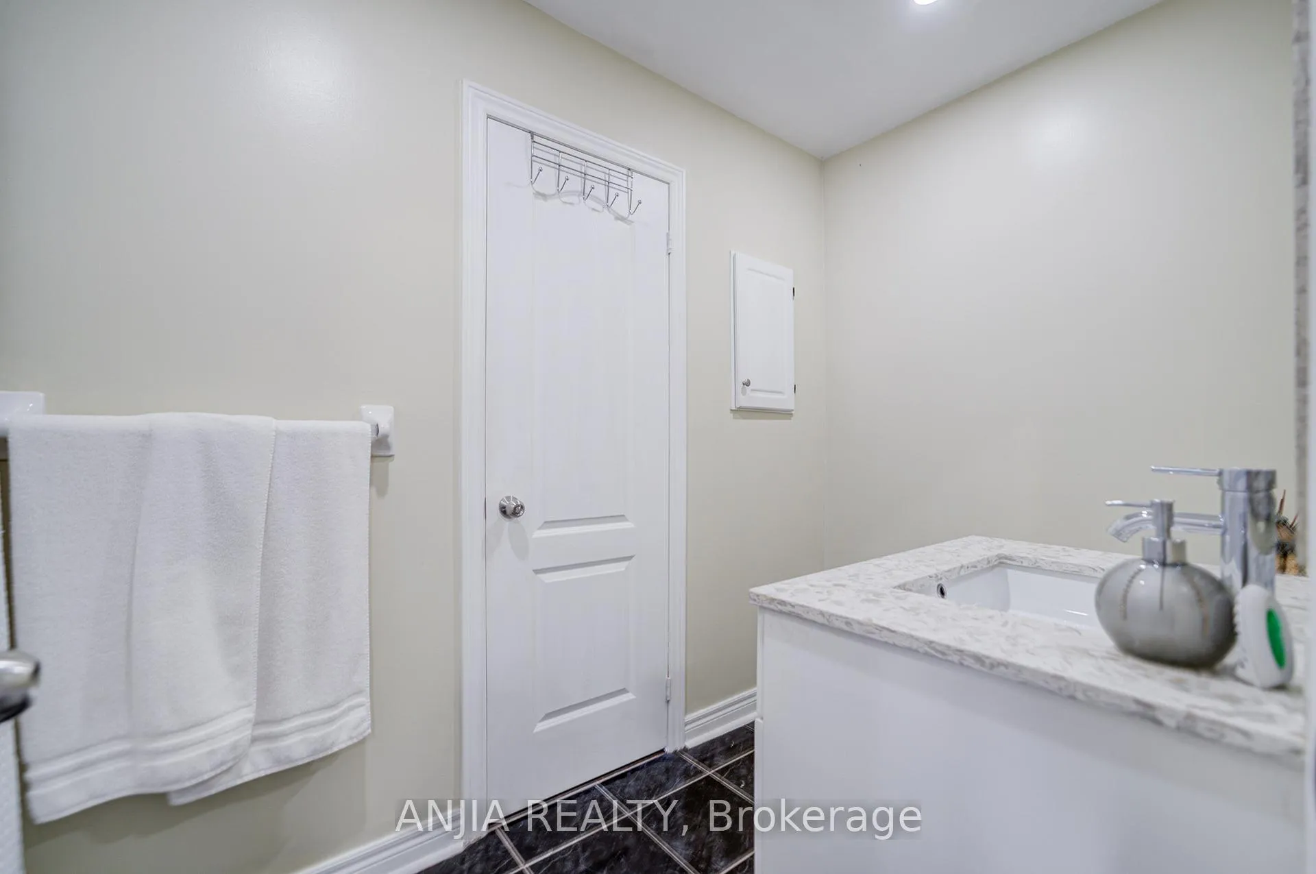 Photo 29 of 384 Highglen Avenue, Markham, Middlefield — HOMEH