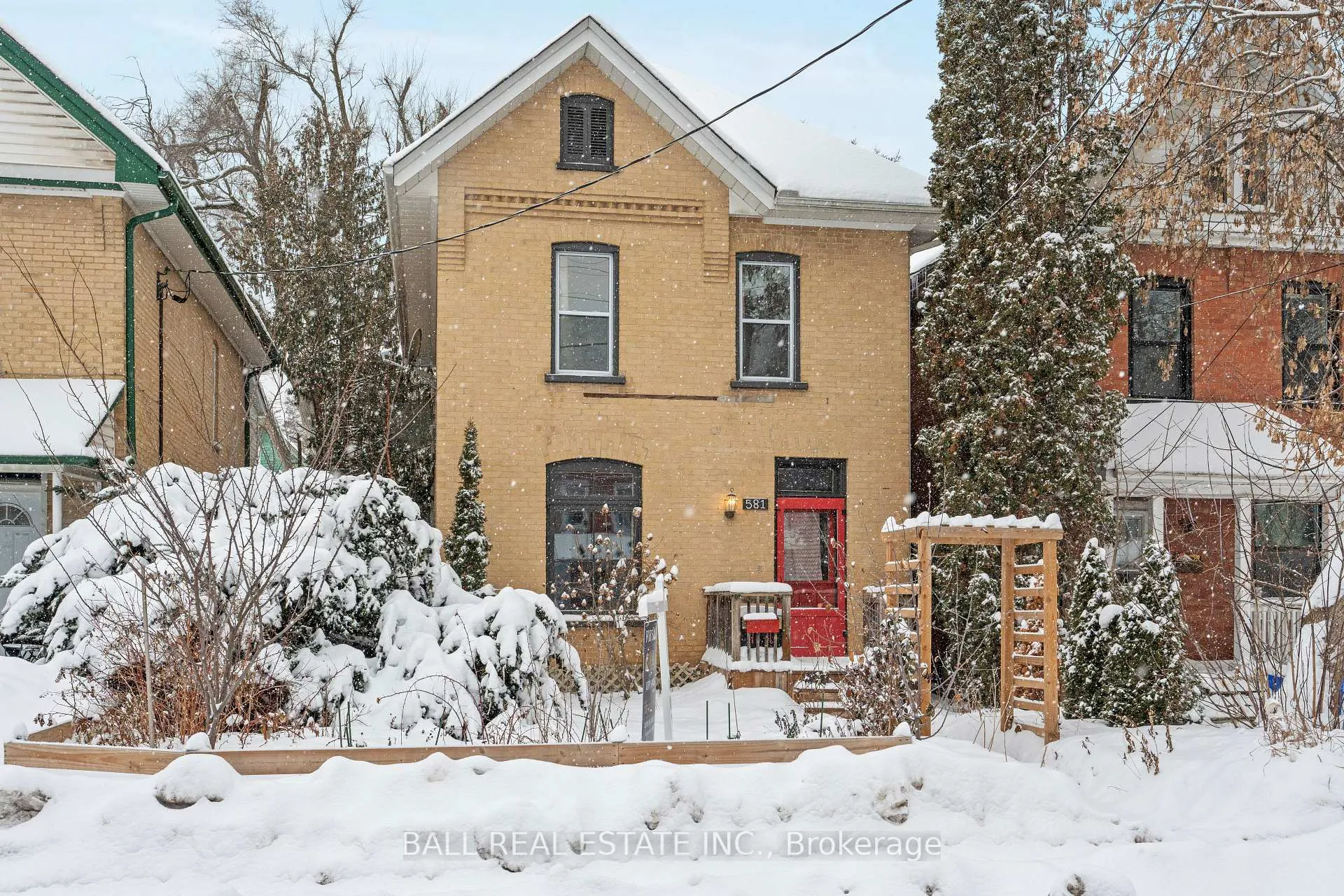 Front of 581 Aylmer Street N