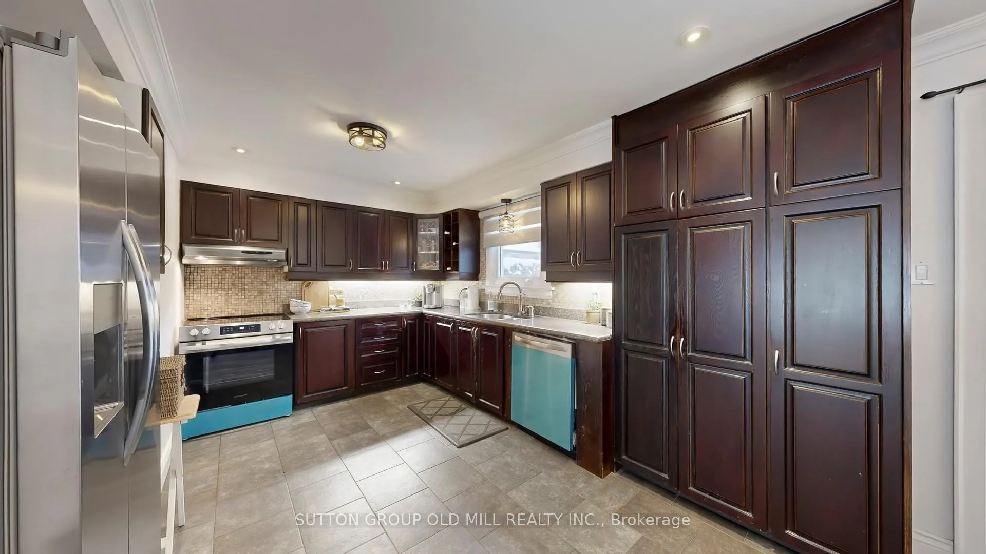 Photo 4 of 20 Springburn Crescent, Aurora, Aurora Highlands — HOMEH