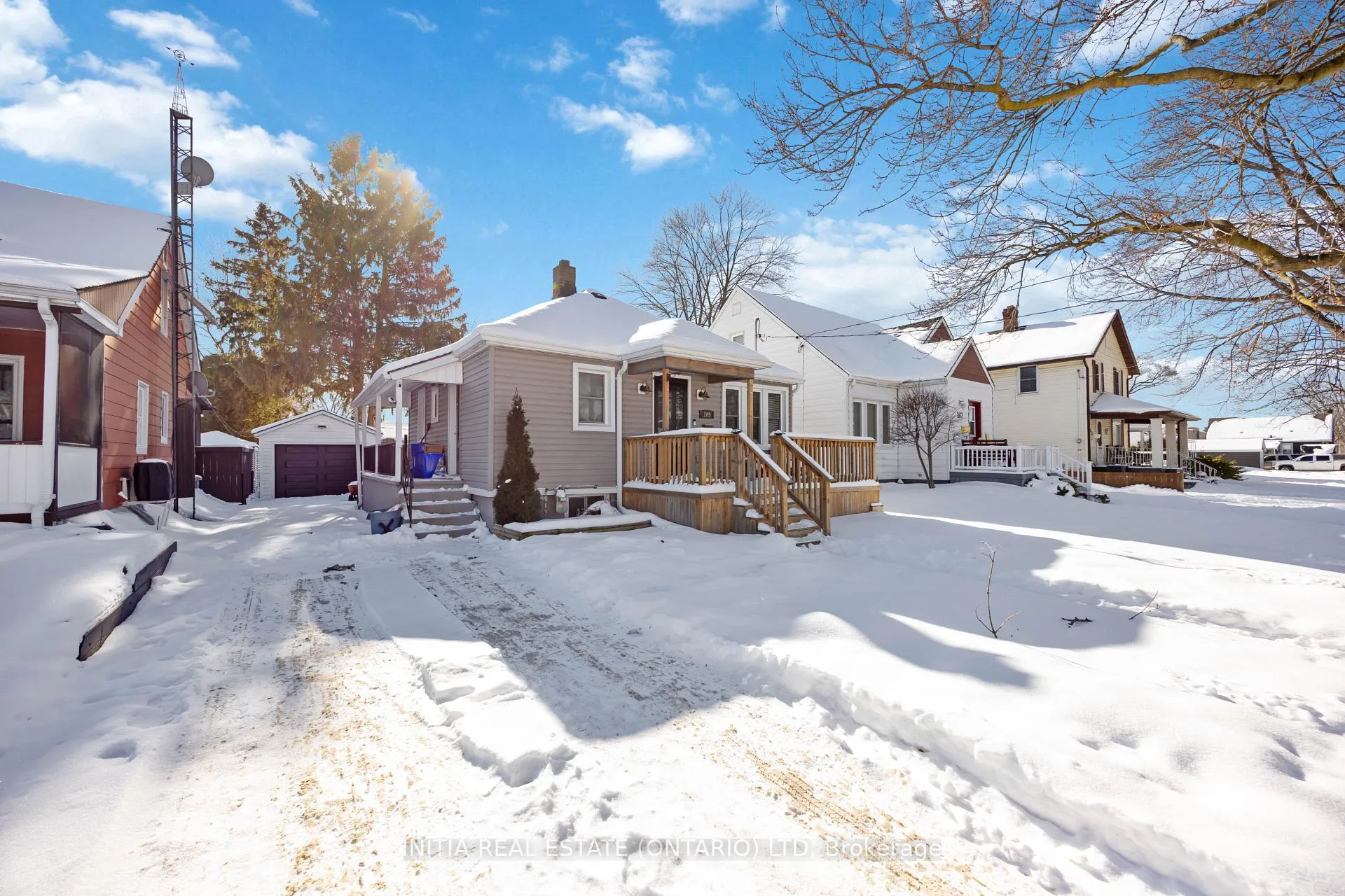 Photo 3 of 269 Ross Avenue, Sarnia — HOMEH