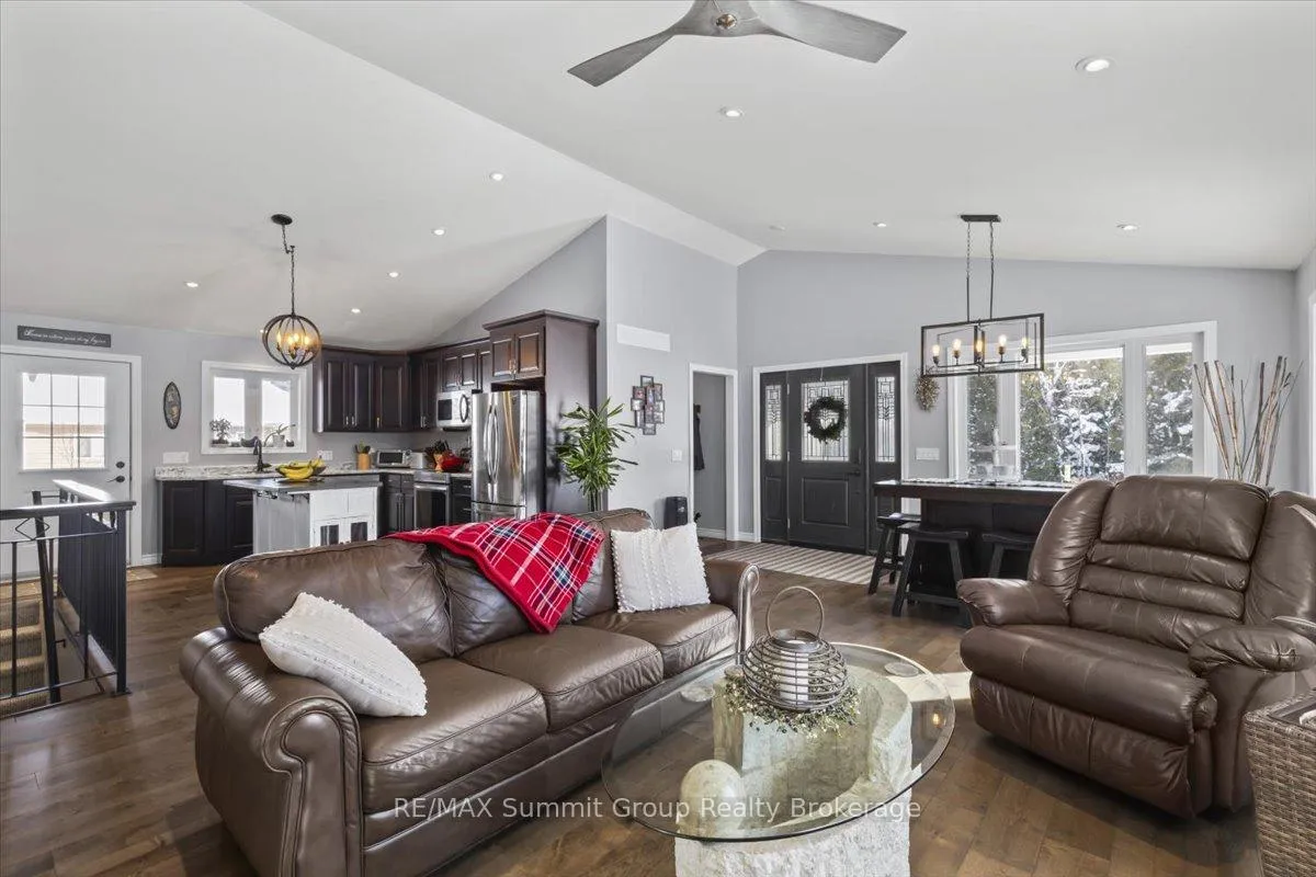 Photo 1 of 135 Confederation Drive, Chatsworth — HOMEH