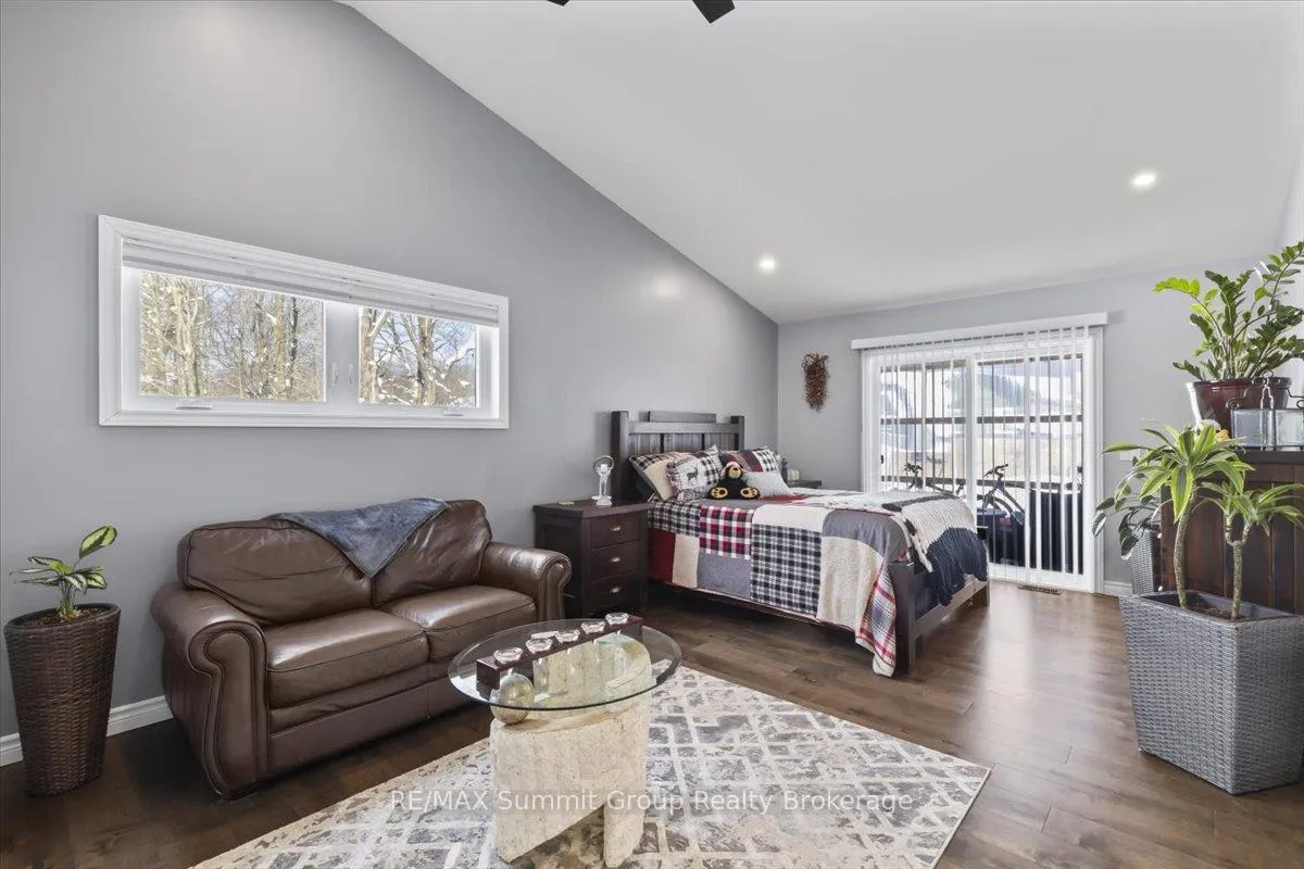 Photo 9 of 135 Confederation Drive, Chatsworth — HOMEH