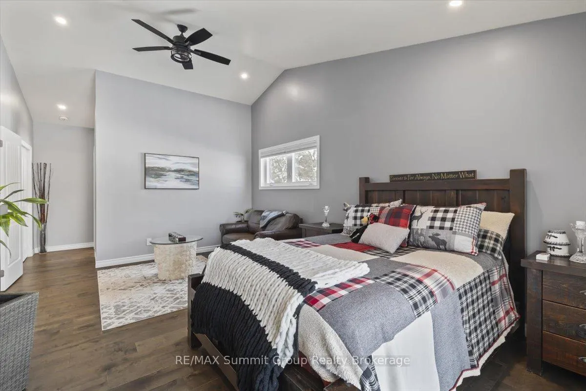 Photo 10 of 135 Confederation Drive, Chatsworth — HOMEH