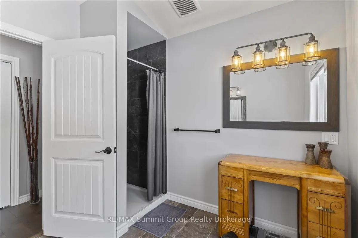 Photo 11 of 135 Confederation Drive, Chatsworth — HOMEH