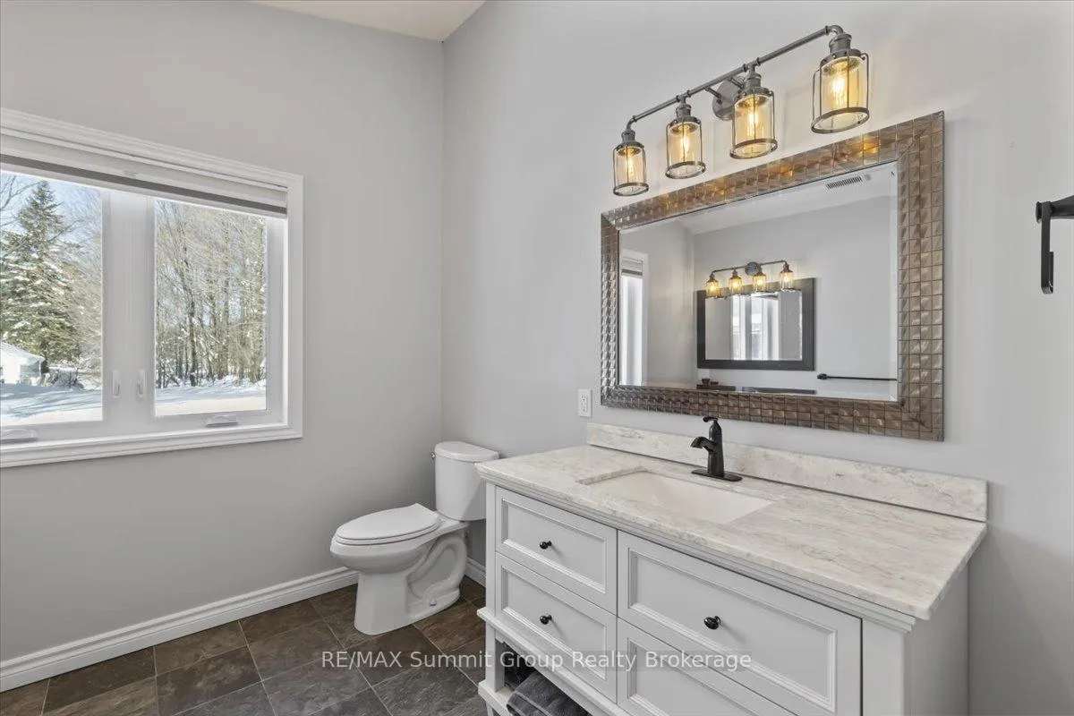 Photo 12 of 135 Confederation Drive, Chatsworth — HOMEH