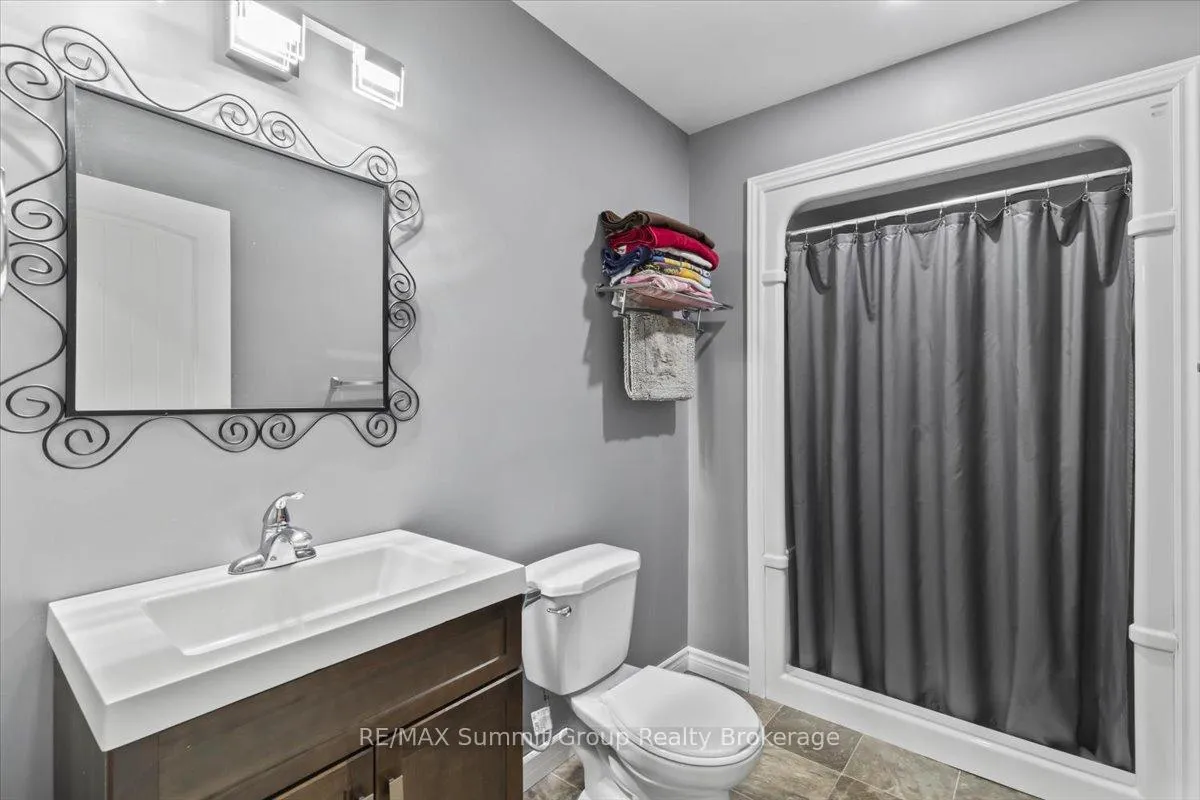 Photo 21 of 135 Confederation Drive, Chatsworth — HOMEH