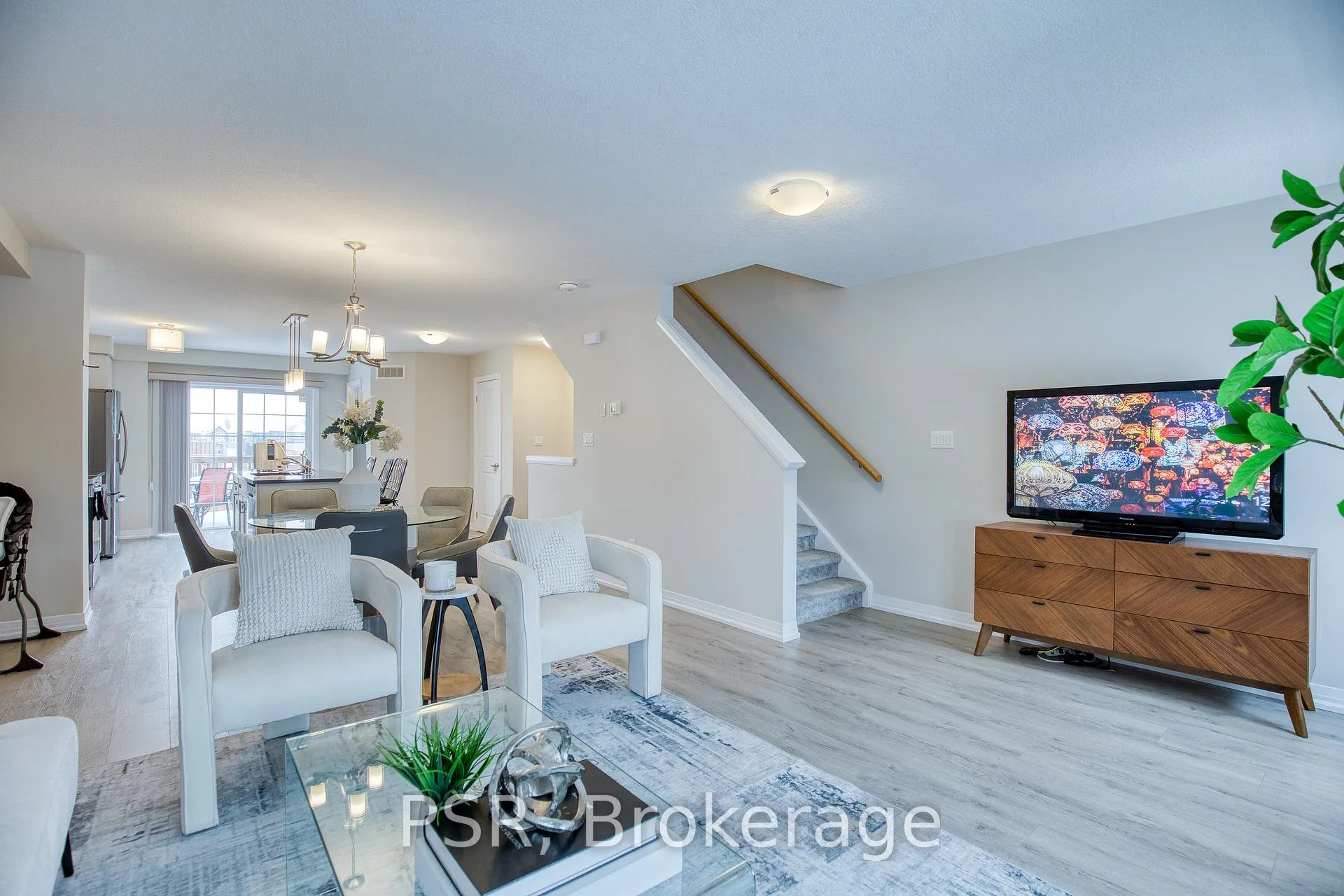 Photo 3 of 118 Monarch Woods Drive, Kitchener, Doon South — HOMEH