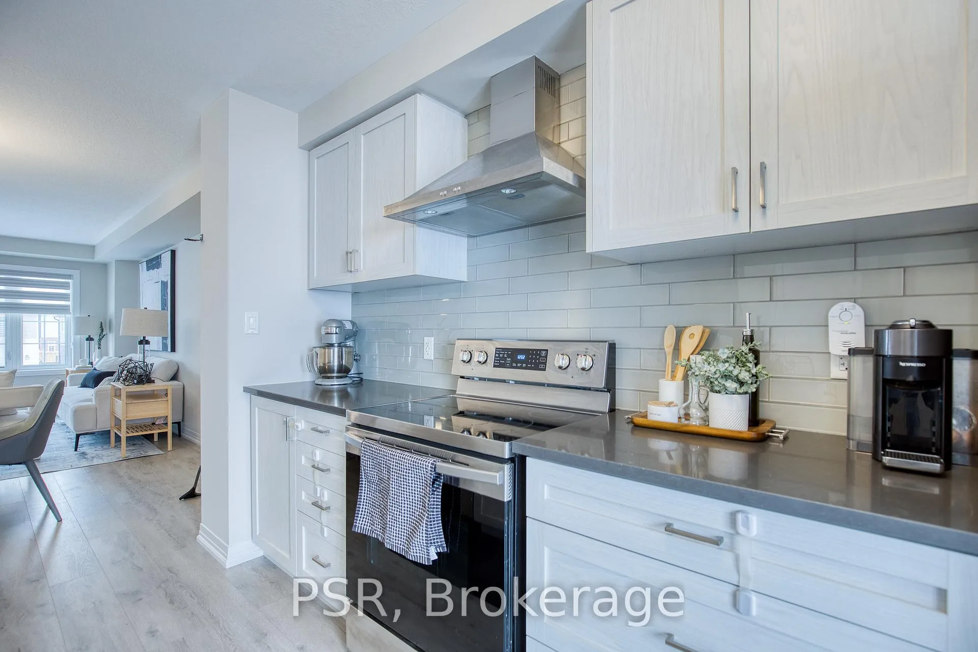 Photo 5 of 118 Monarch Woods Drive, Kitchener, Doon South — HOMEH