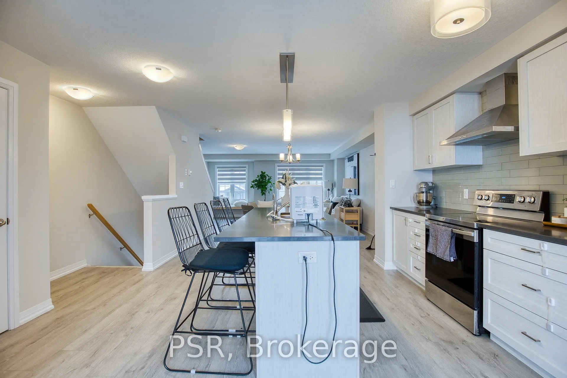 Photo 8 of 118 Monarch Woods Drive, Kitchener, Doon South — HOMEH