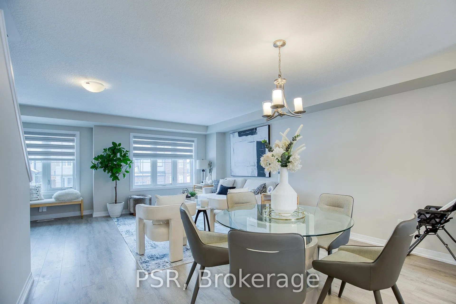 Photo 9 of 118 Monarch Woods Drive, Kitchener, Doon South — HOMEH