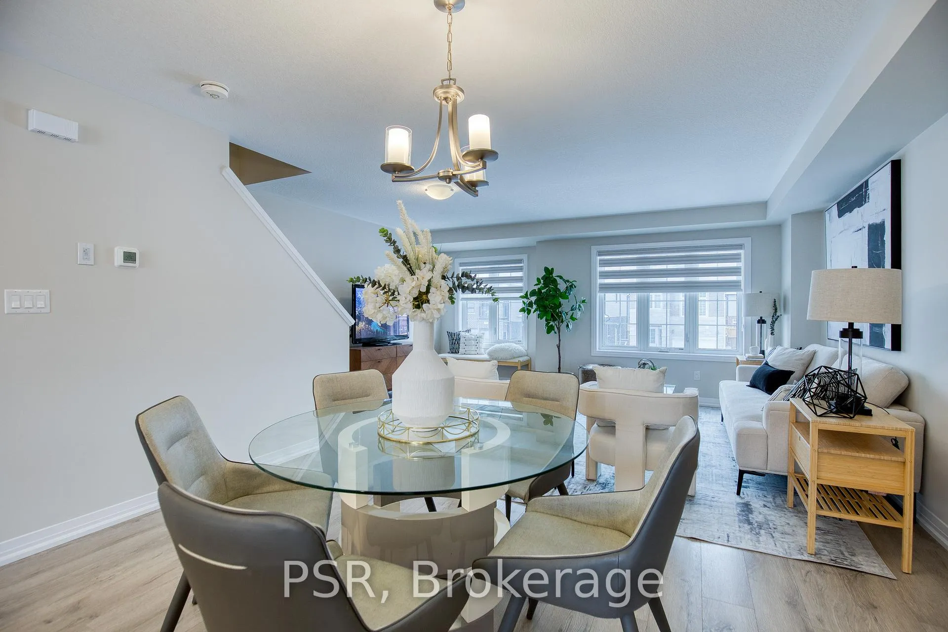 Photo 10 of 118 Monarch Woods Drive, Kitchener, Doon South — HOMEH