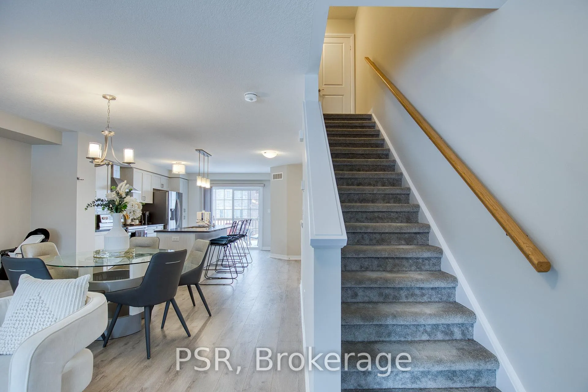 Photo 12 of 118 Monarch Woods Drive, Kitchener, Doon South — HOMEH