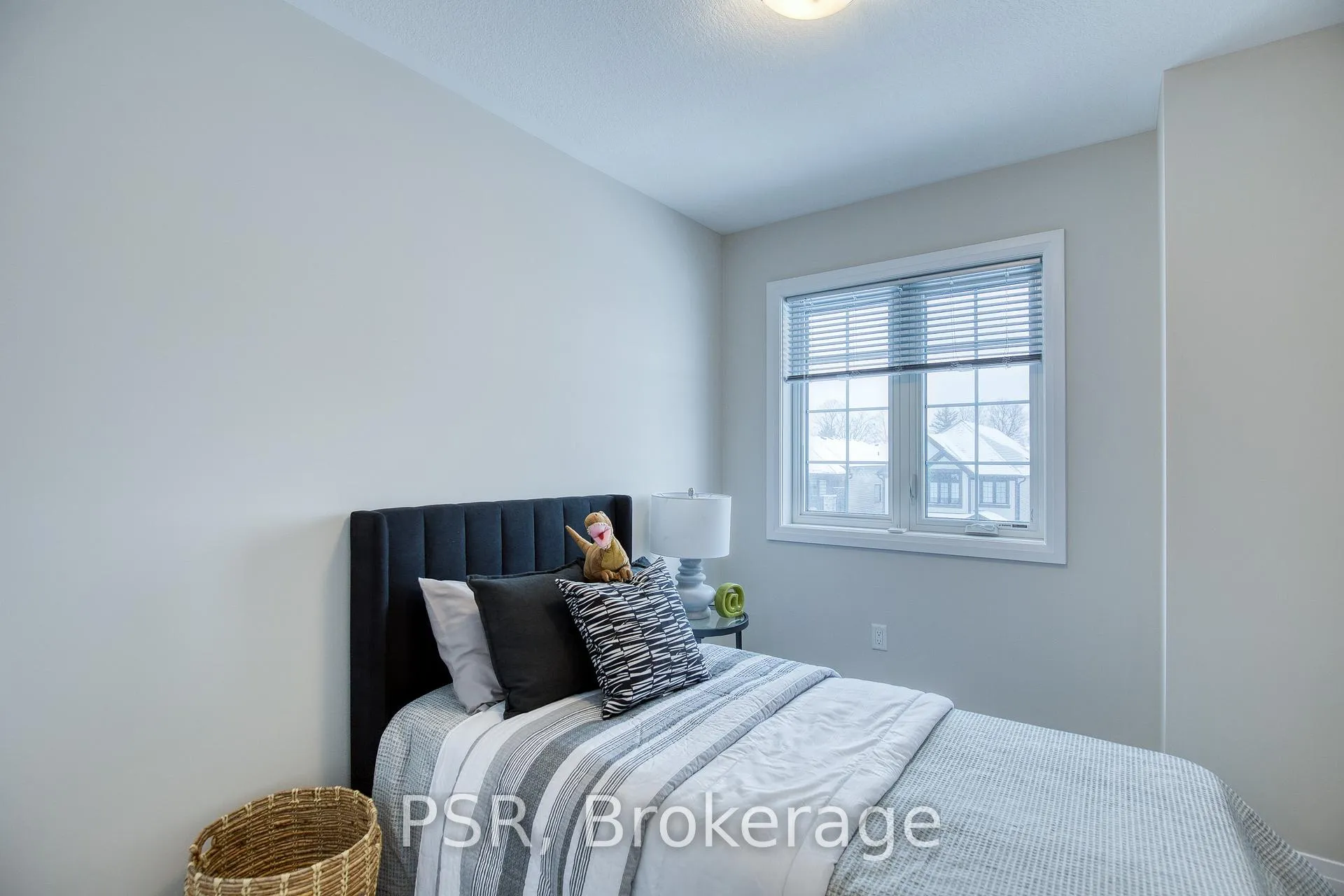 Photo 21 of 118 Monarch Woods Drive, Kitchener, Doon South — HOMEH