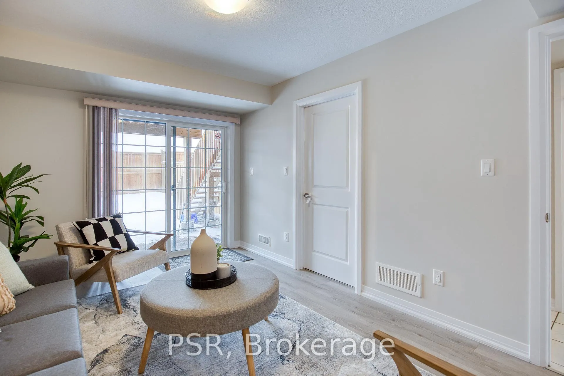 Photo 24 of 118 Monarch Woods Drive, Kitchener, Doon South — HOMEH