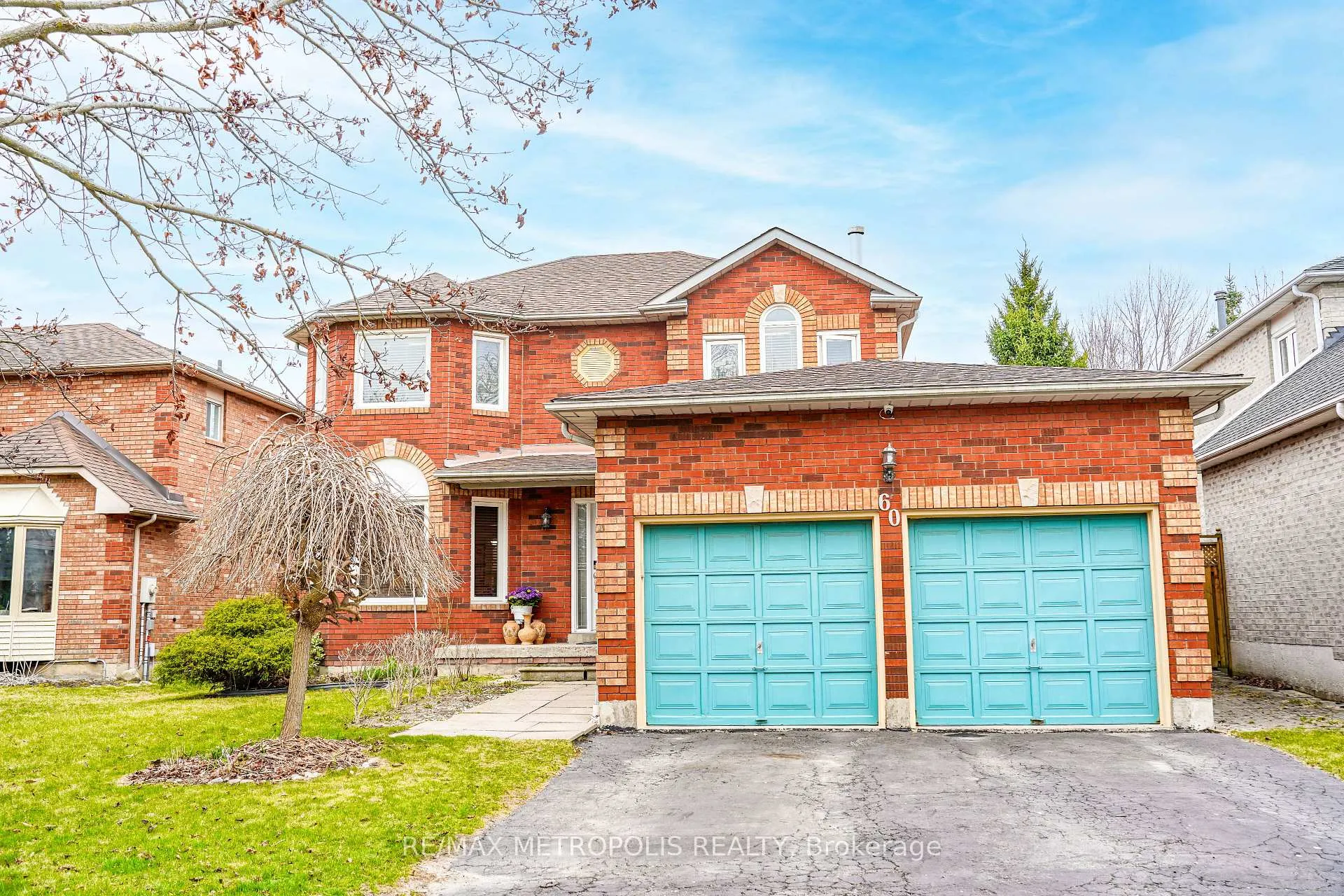 Photo 2 of 60 Irwin Drive, Whitby, Downtown Whitby — HOMEH