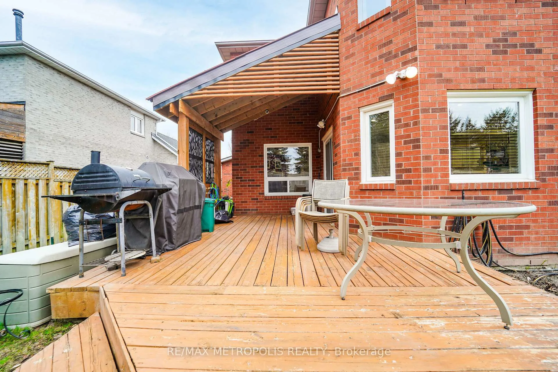 Photo 4 of 60 Irwin Drive, Whitby, Downtown Whitby — HOMEH