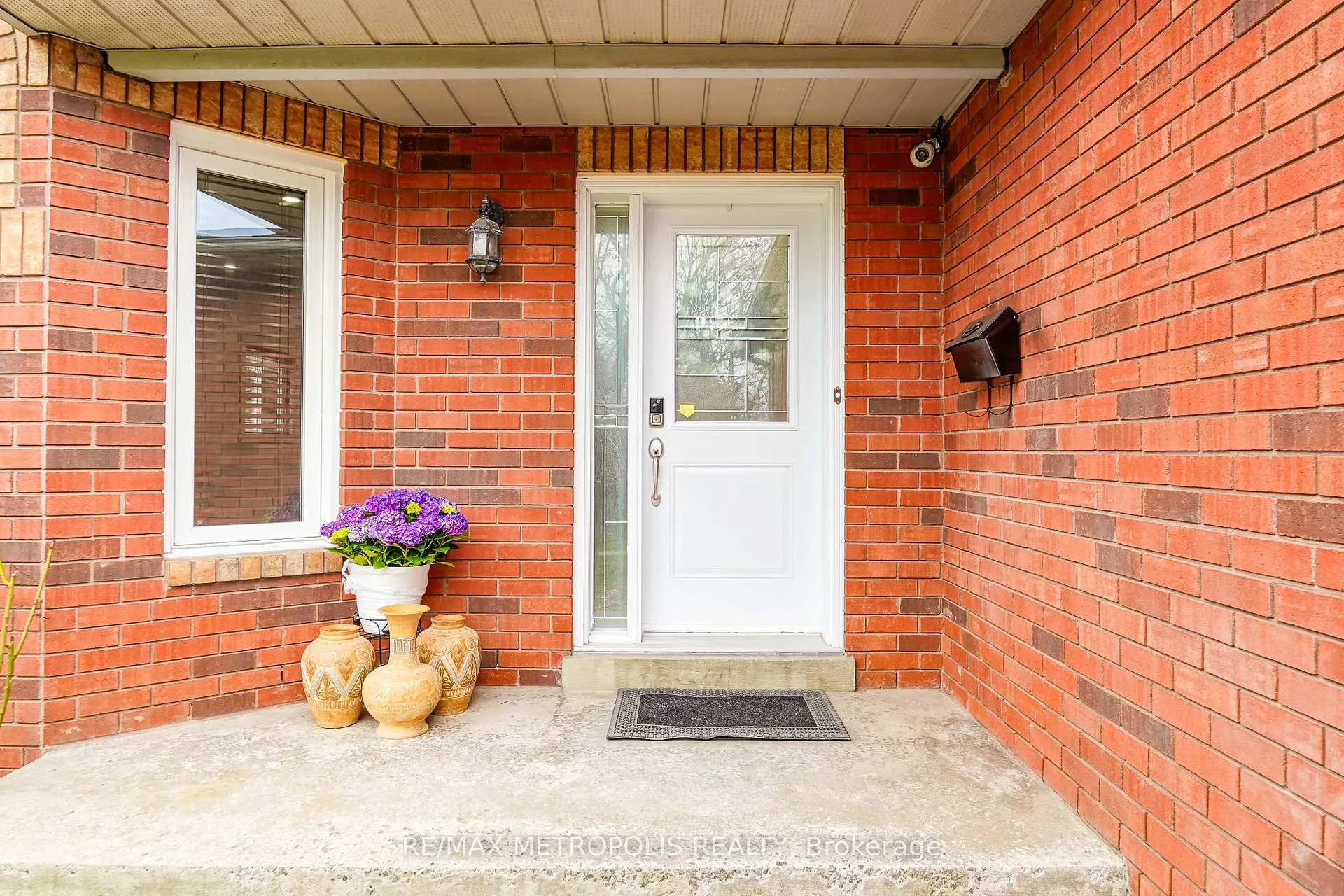 Photo 6 of 60 Irwin Drive, Whitby, Downtown Whitby — HOMEH