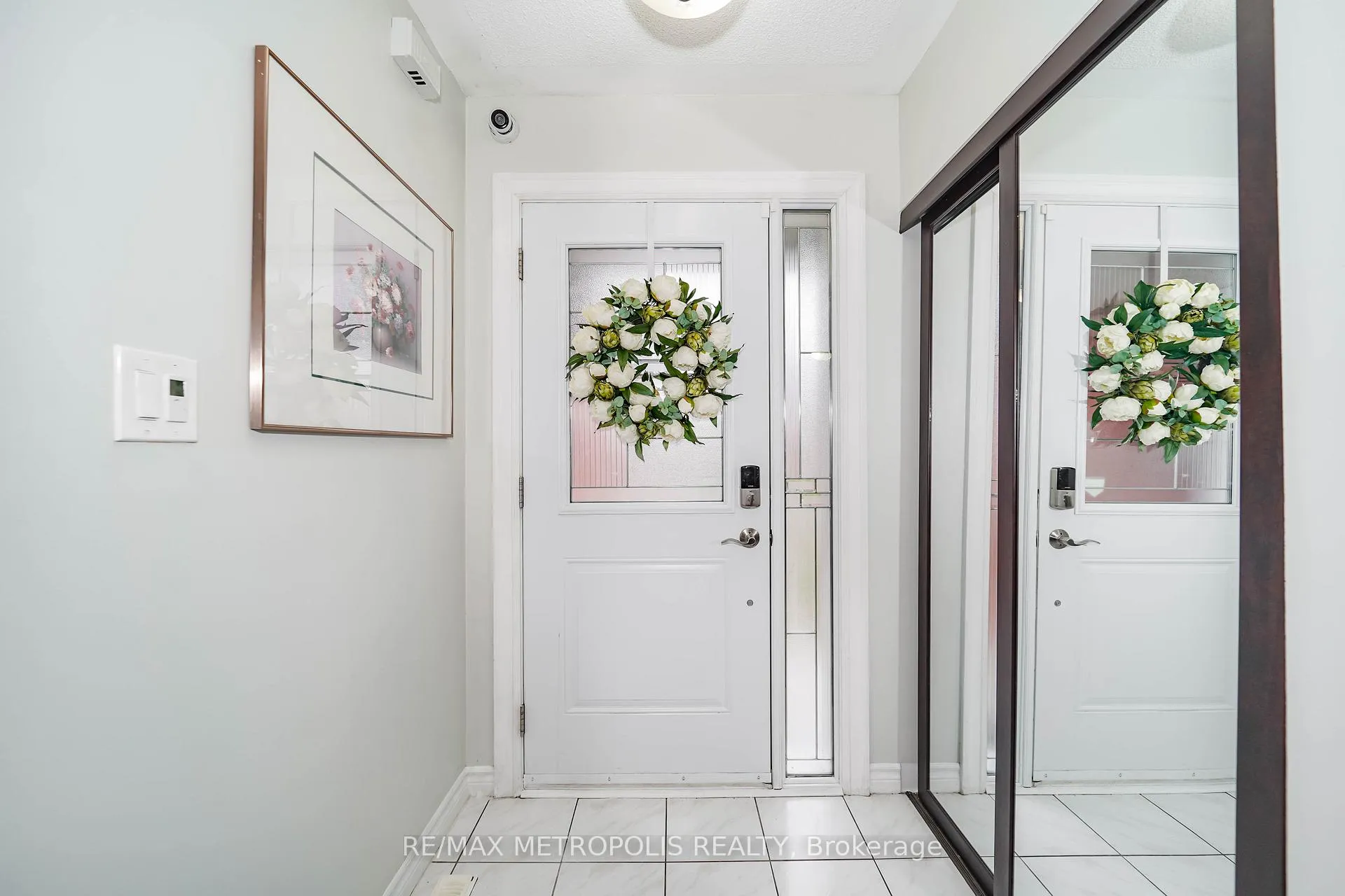 Photo 7 of 60 Irwin Drive, Whitby, Downtown Whitby — HOMEH