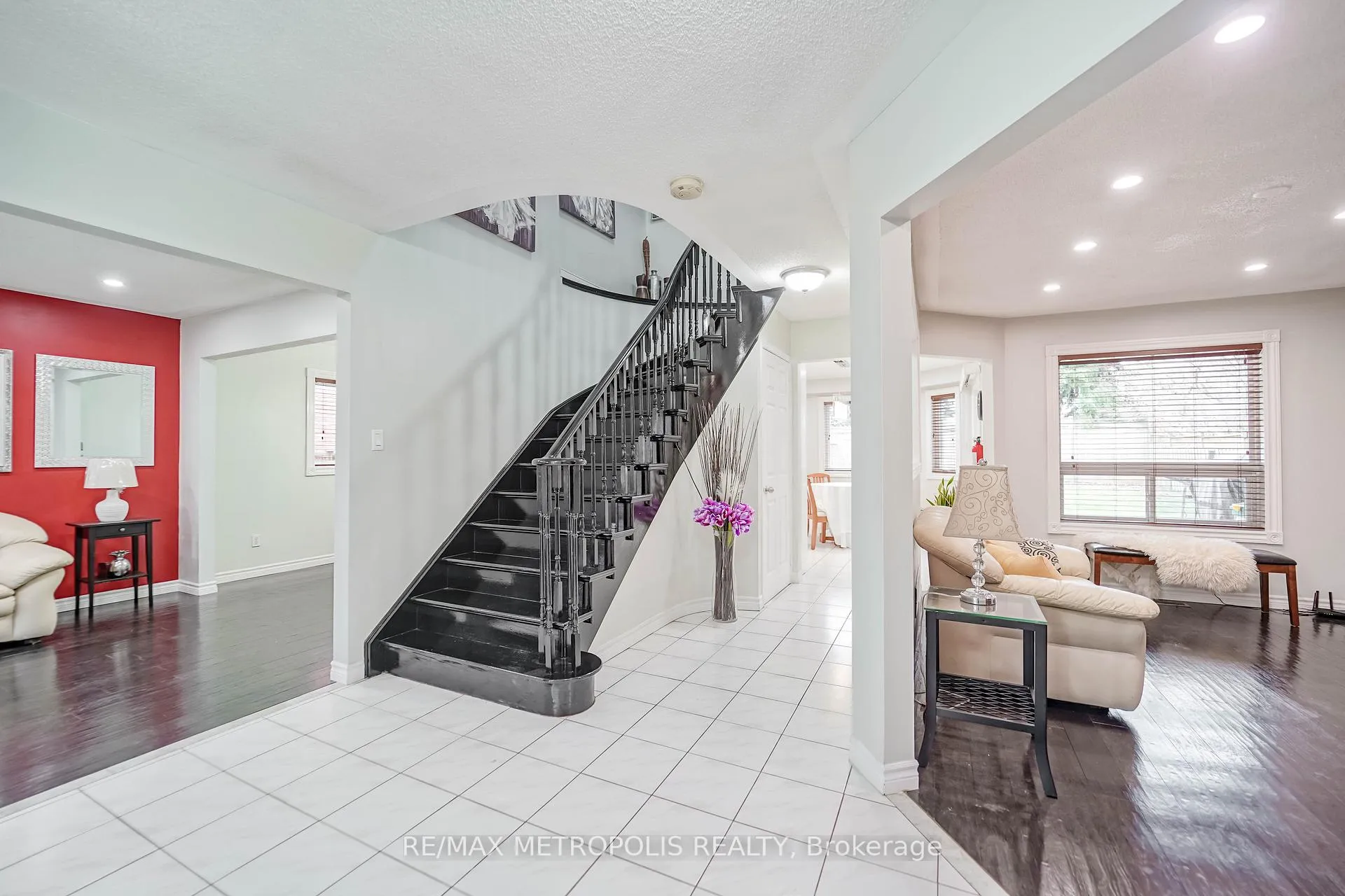 Photo 9 of 60 Irwin Drive, Whitby, Downtown Whitby — HOMEH