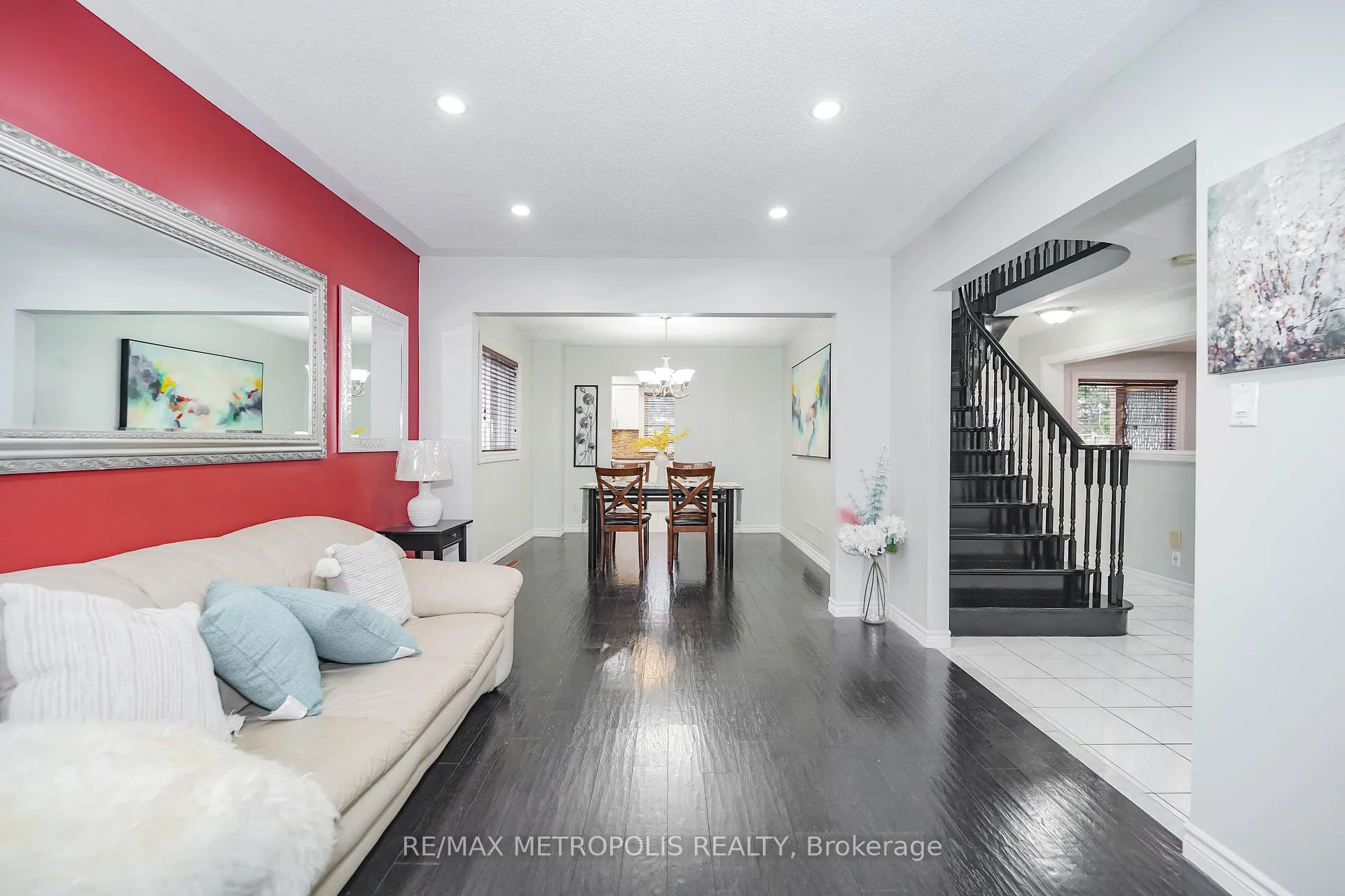 Photo 11 of 60 Irwin Drive, Whitby, Downtown Whitby — HOMEH