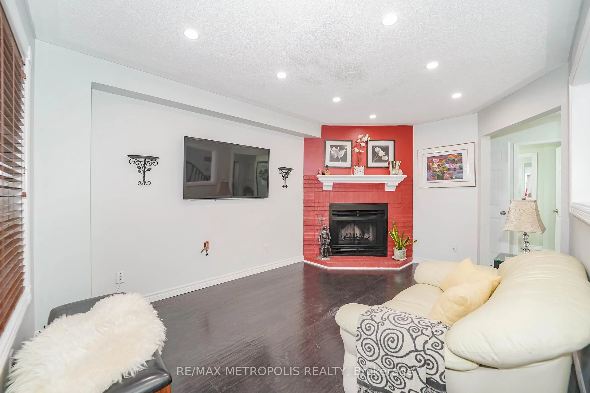 Photo 16 of 60 Irwin Drive, Whitby, Downtown Whitby — HOMEH