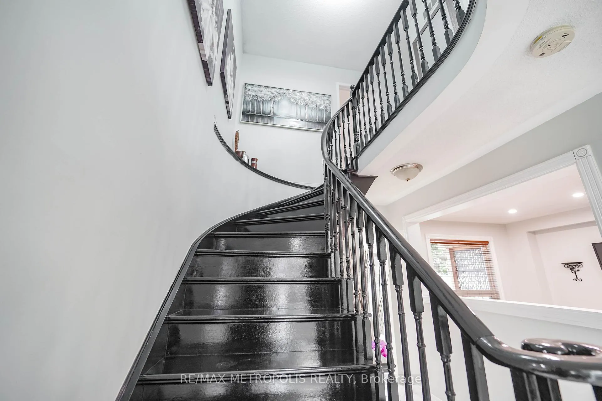 Photo 17 of 60 Irwin Drive, Whitby, Downtown Whitby — HOMEH