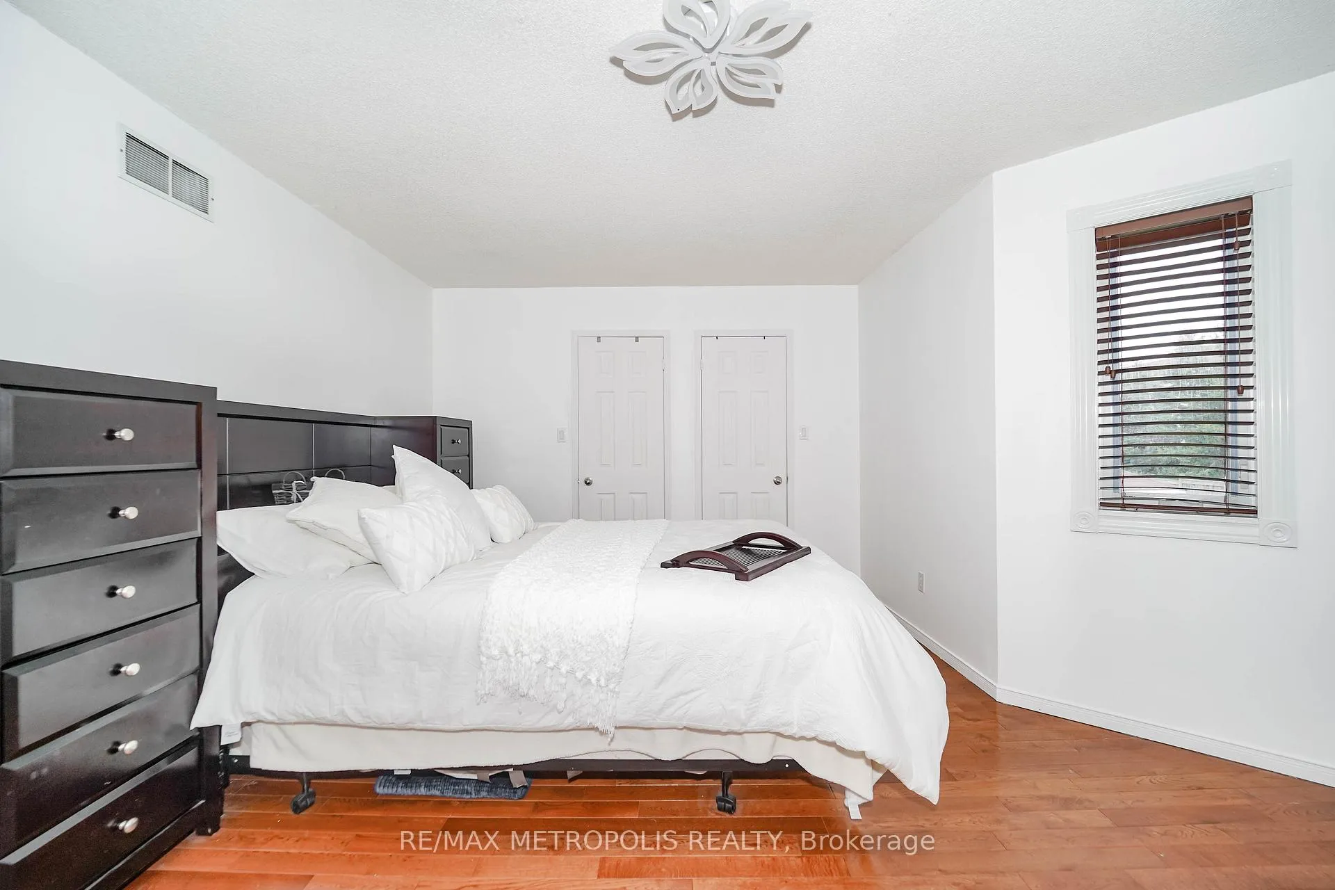 Photo 18 of 60 Irwin Drive, Whitby, Downtown Whitby — HOMEH
