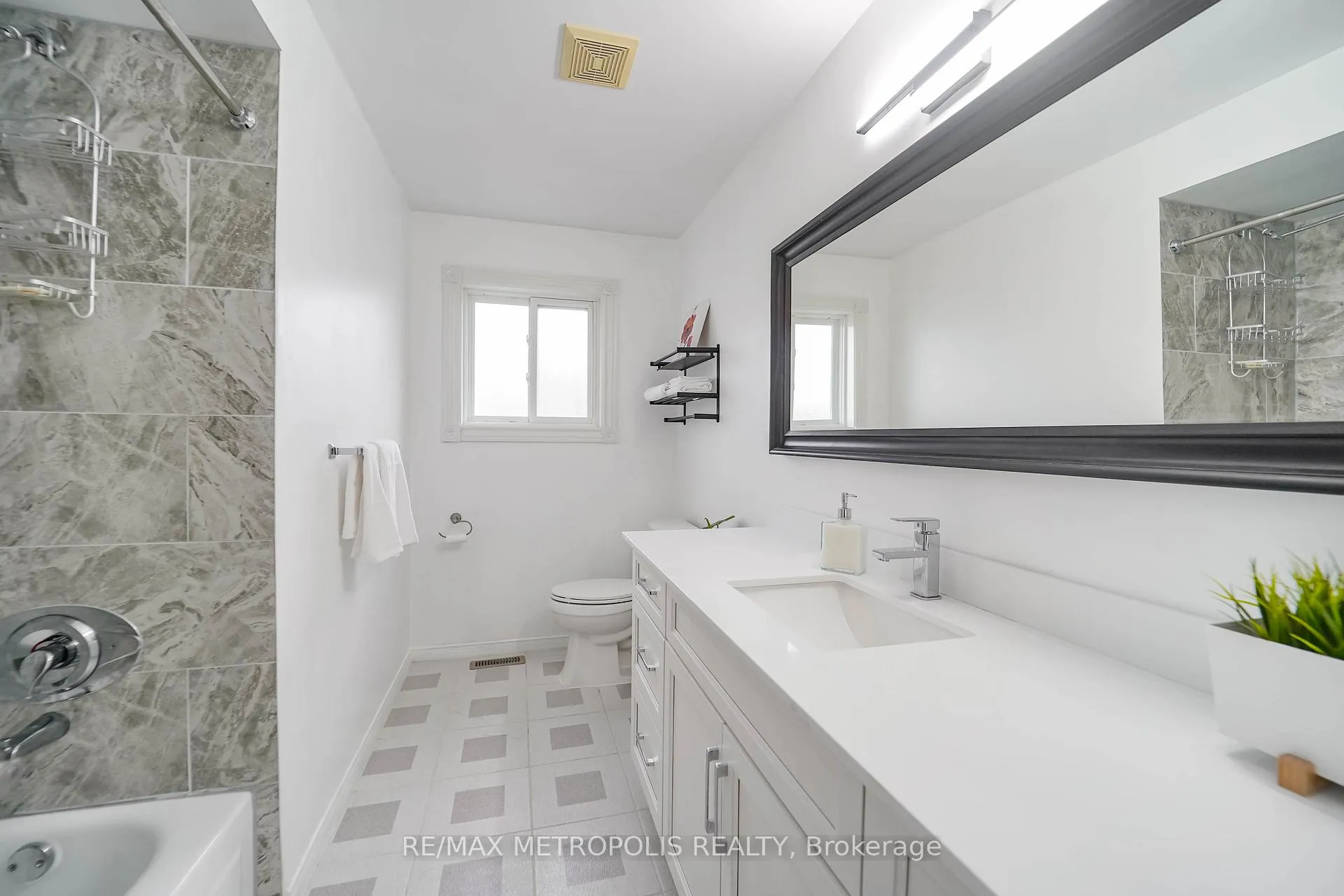 Photo 22 of 60 Irwin Drive, Whitby, Downtown Whitby — HOMEH