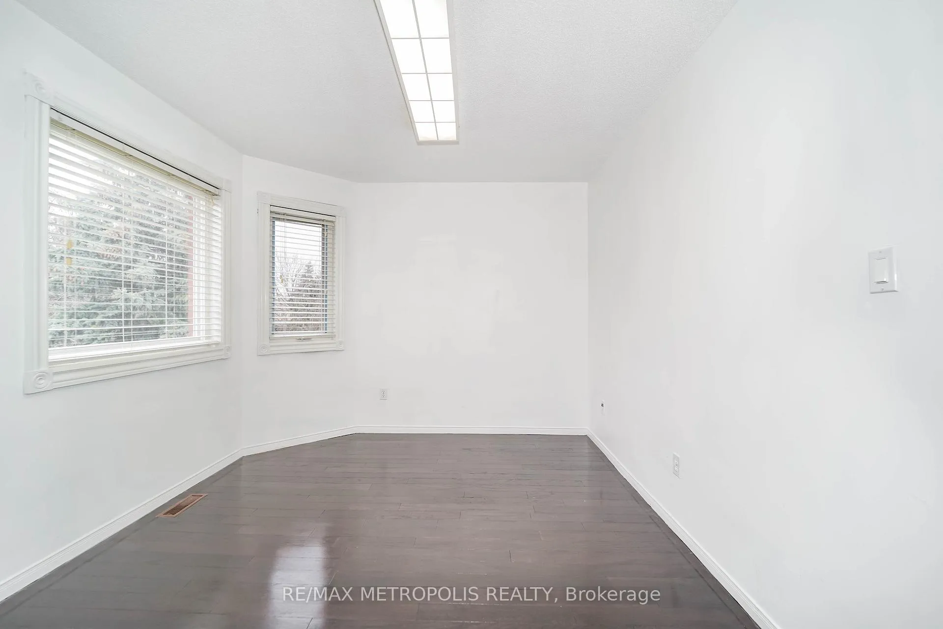 Photo 24 of 60 Irwin Drive, Whitby, Downtown Whitby — HOMEH