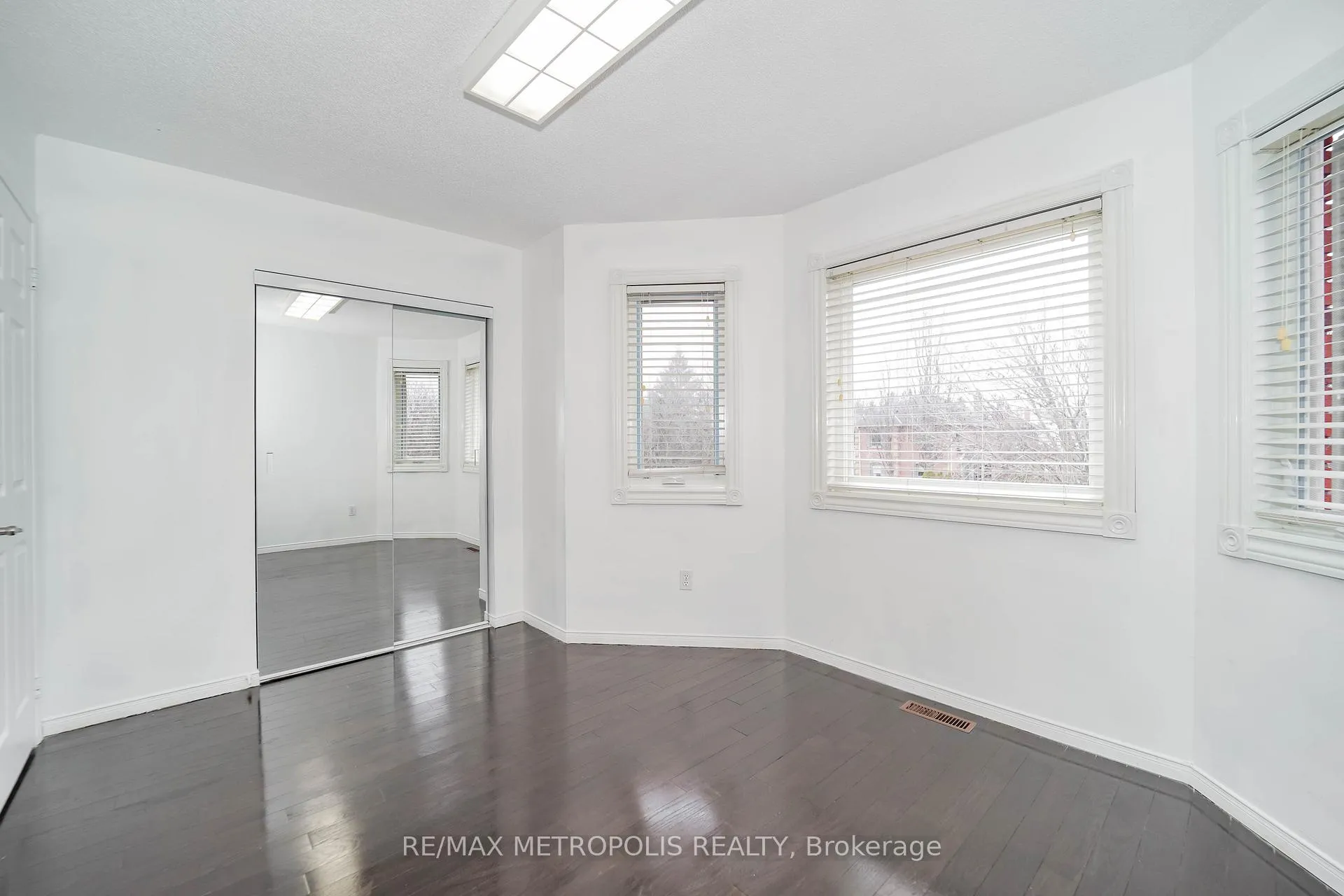Photo 25 of 60 Irwin Drive, Whitby, Downtown Whitby — HOMEH