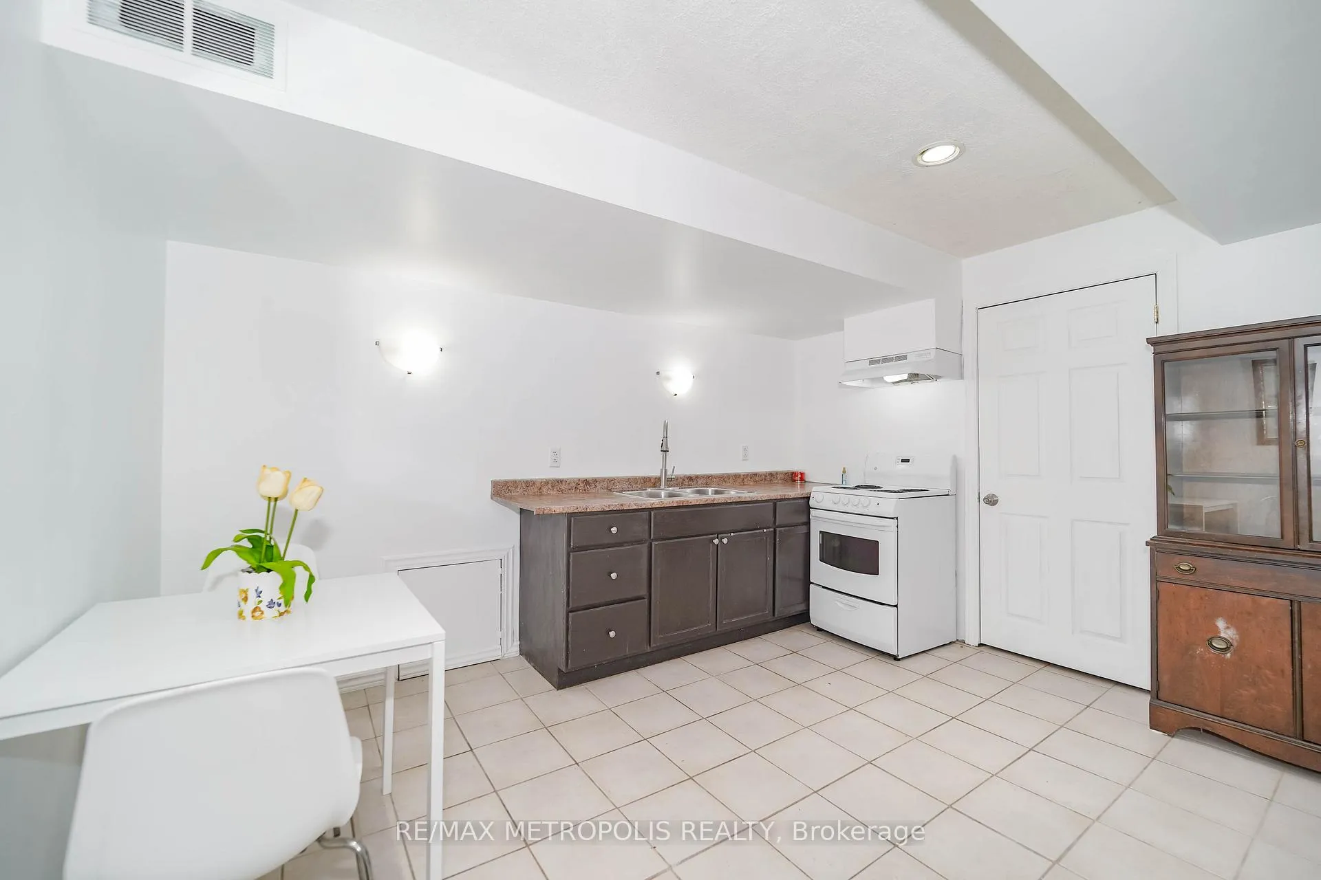 Photo 26 of 60 Irwin Drive, Whitby, Downtown Whitby — HOMEH