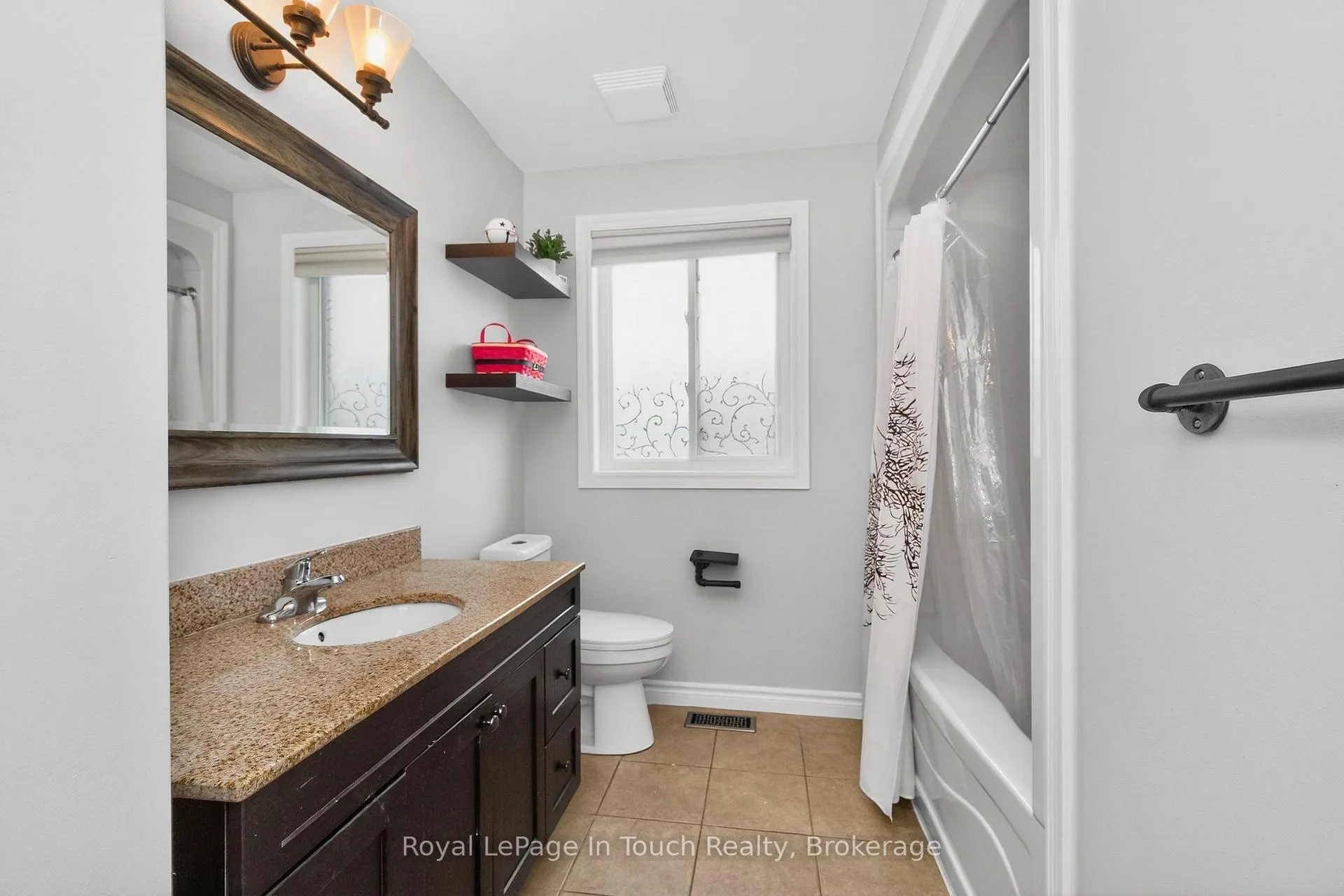 Photo 12 of 13 Hunter Avenue, Tay, Victoria Harbour — HOMEH