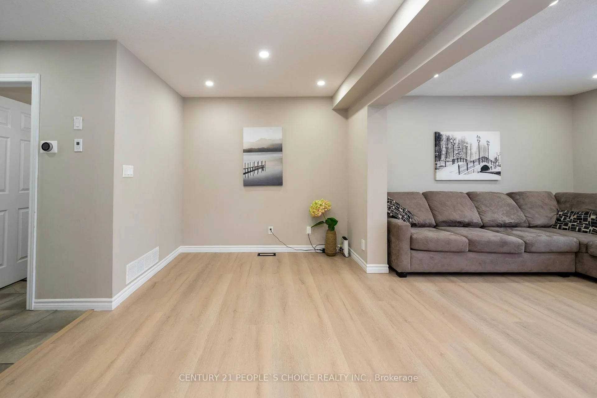 Photo 2 of 19 Davidson Drive, Stratford — HOMEH