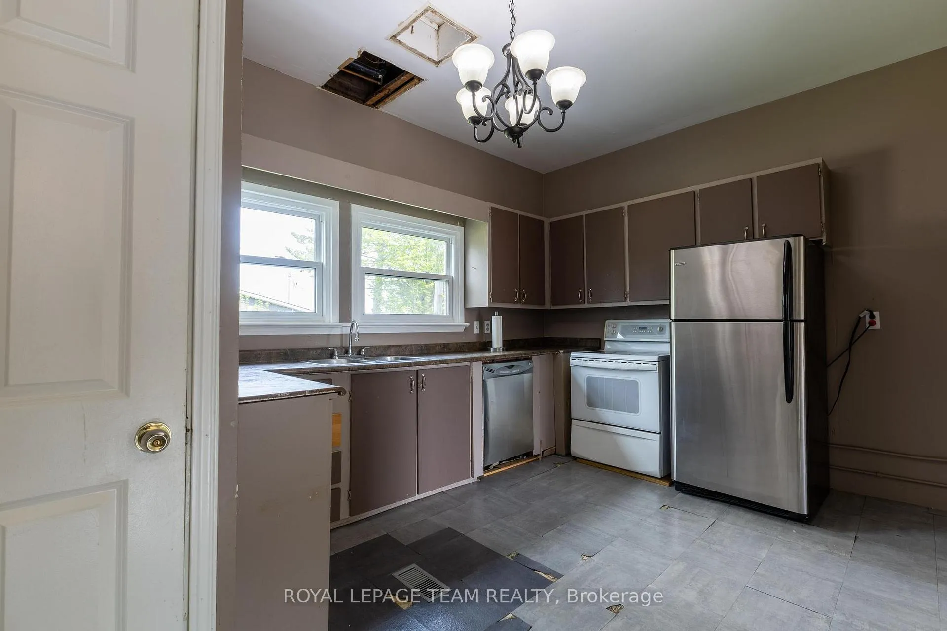 Photo 9 of 48 Mcgonigal Street E, Arnprior — HOMEH