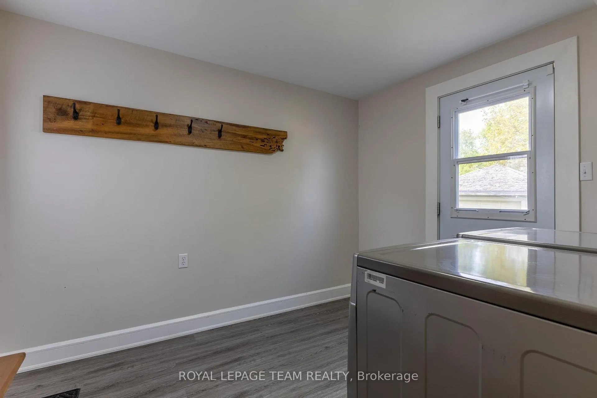 Photo 10 of 48 Mcgonigal Street E, Arnprior — HOMEH