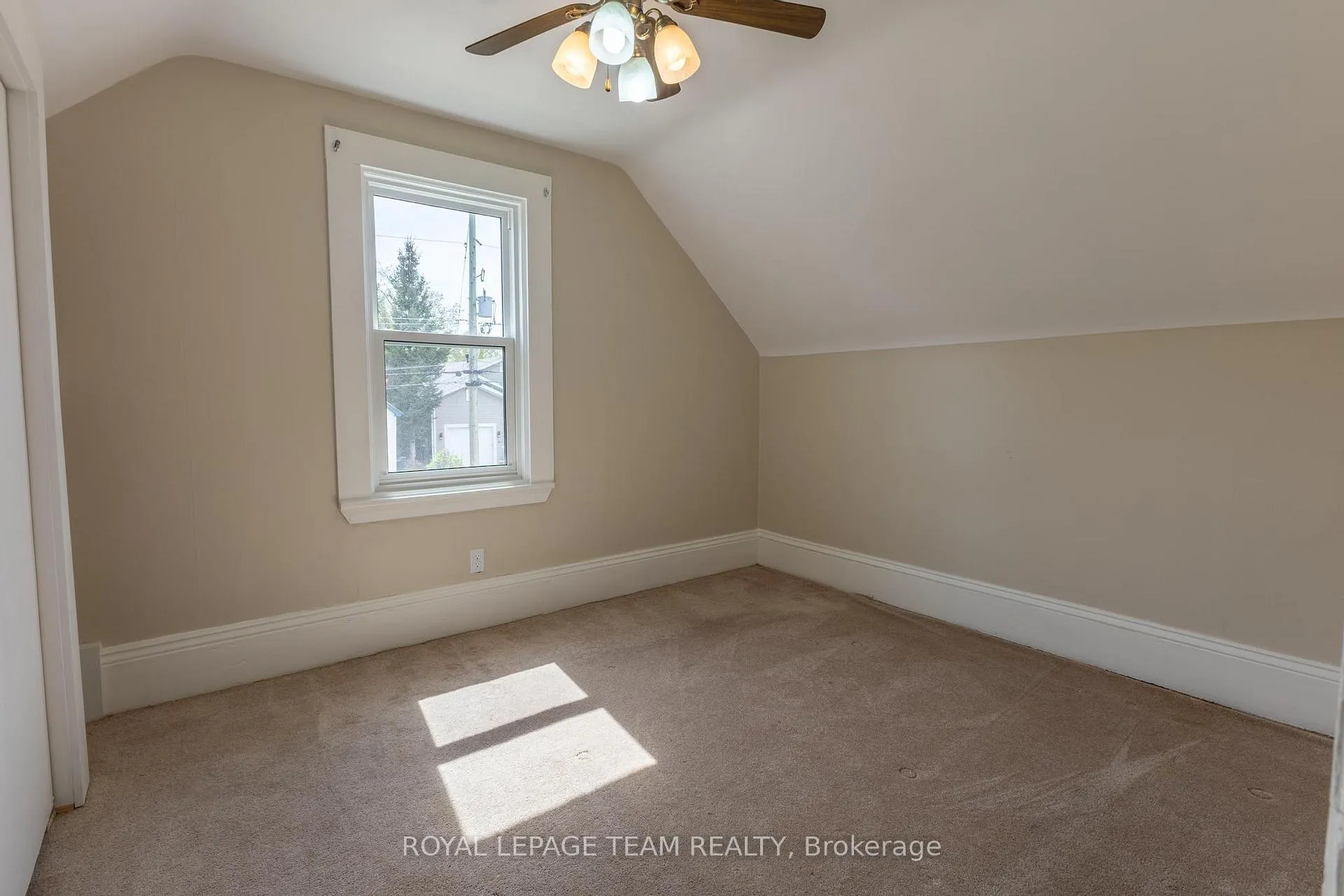 Photo 15 of 48 Mcgonigal Street E, Arnprior — HOMEH