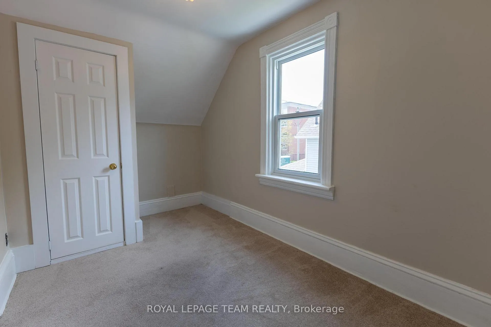 Photo 19 of 48 Mcgonigal Street E, Arnprior — HOMEH