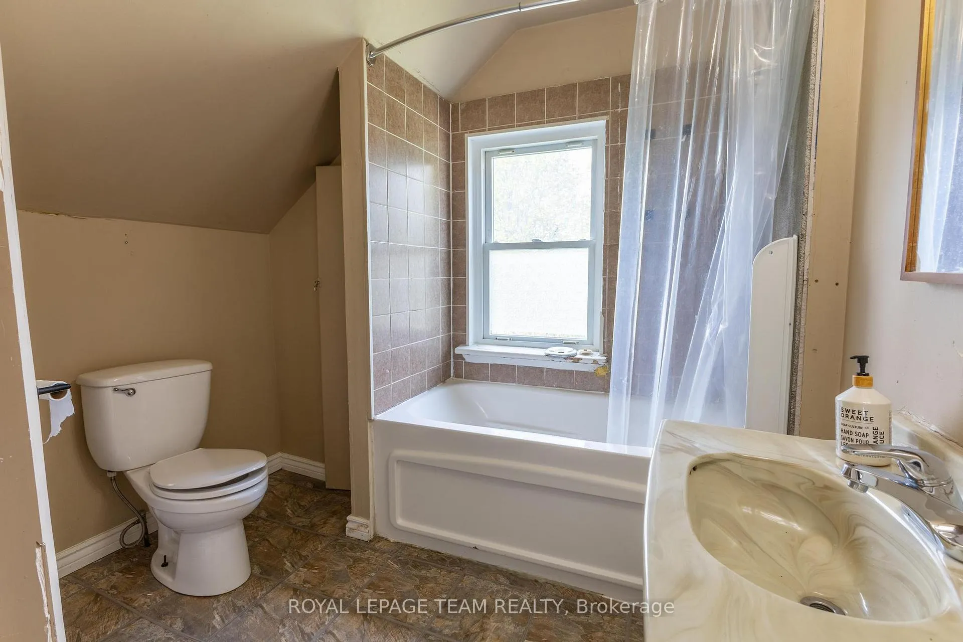 Photo 20 of 48 Mcgonigal Street E, Arnprior — HOMEH