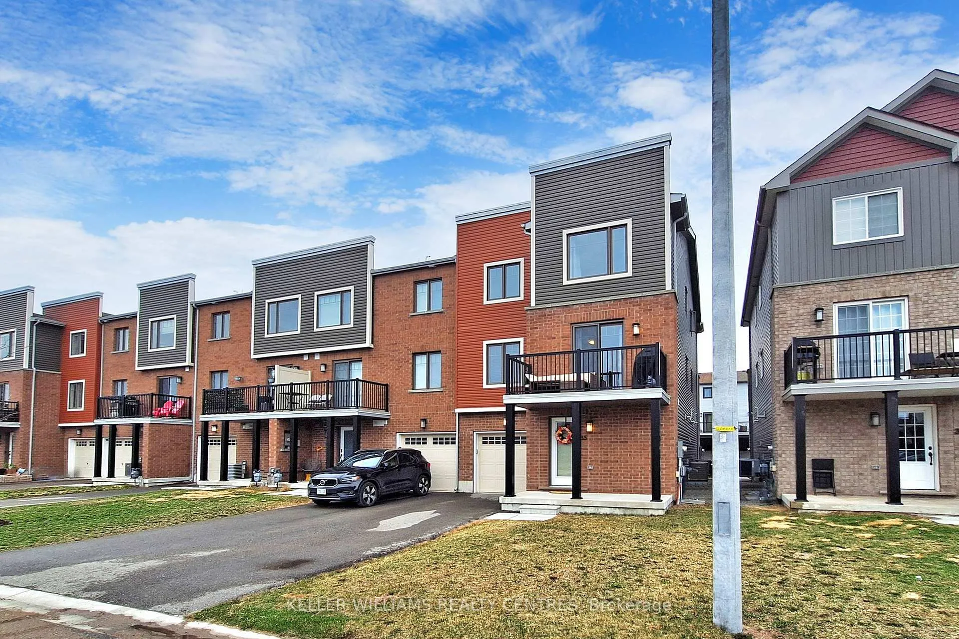 Photo 3 of 35 Kodiak Terrace, Barrie, Rural Barrie Southwest — HOMEH