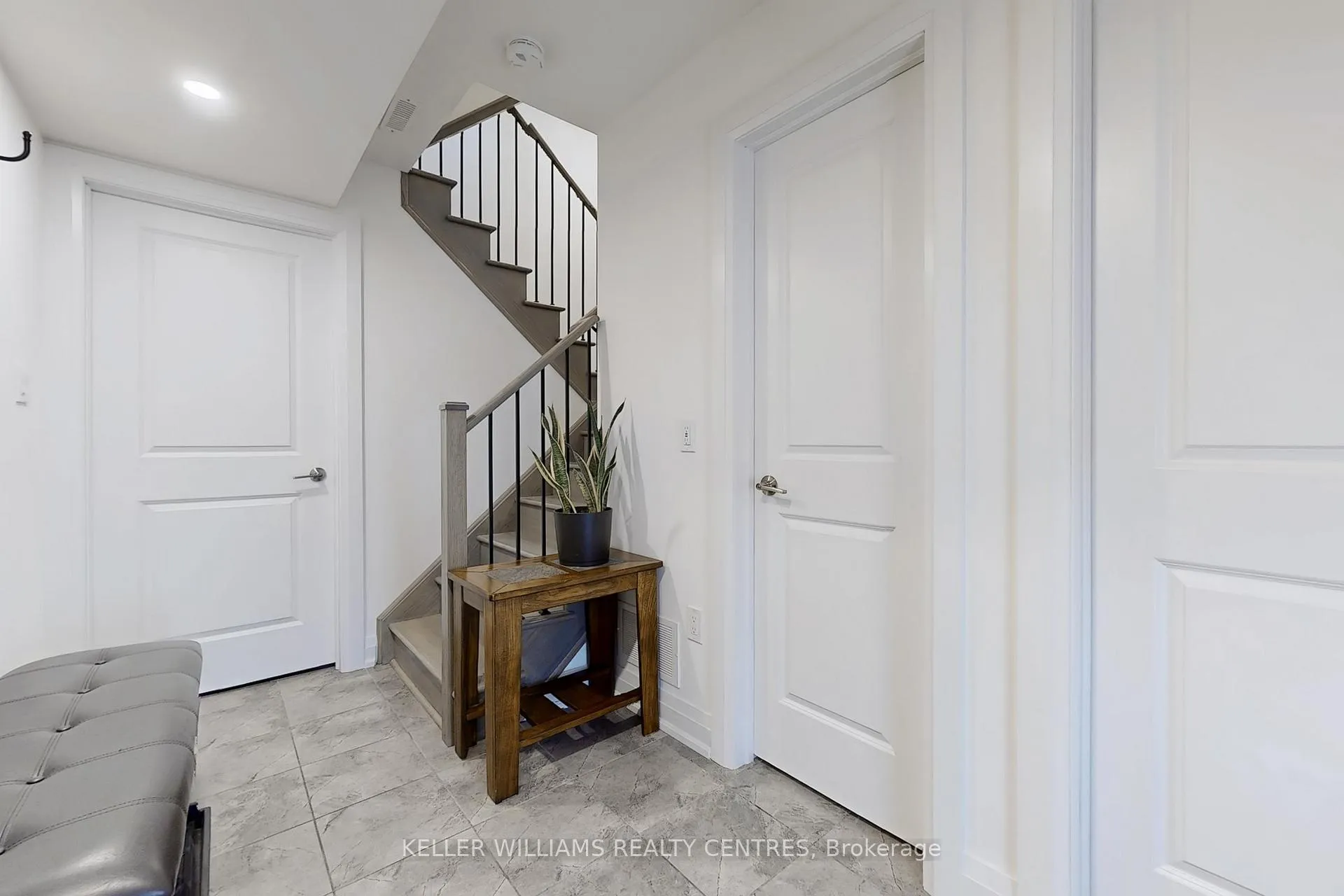 Photo 6 of 35 Kodiak Terrace, Barrie, Rural Barrie Southwest — HOMEH