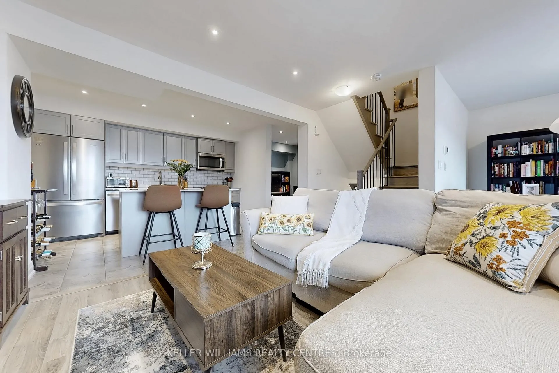 Photo 10 of 35 Kodiak Terrace, Barrie, Rural Barrie Southwest — HOMEH