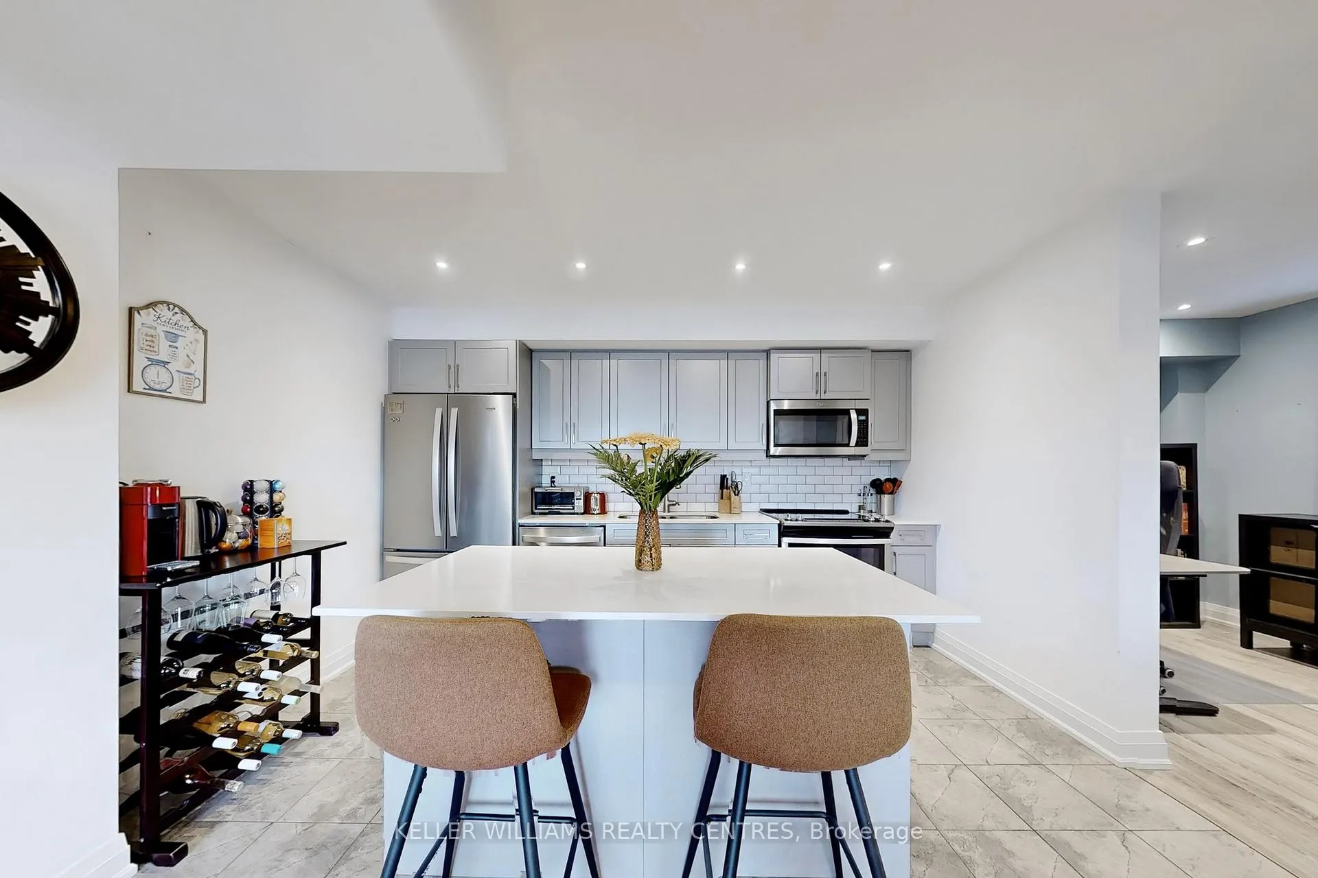 Photo 12 of 35 Kodiak Terrace, Barrie, Rural Barrie Southwest — HOMEH