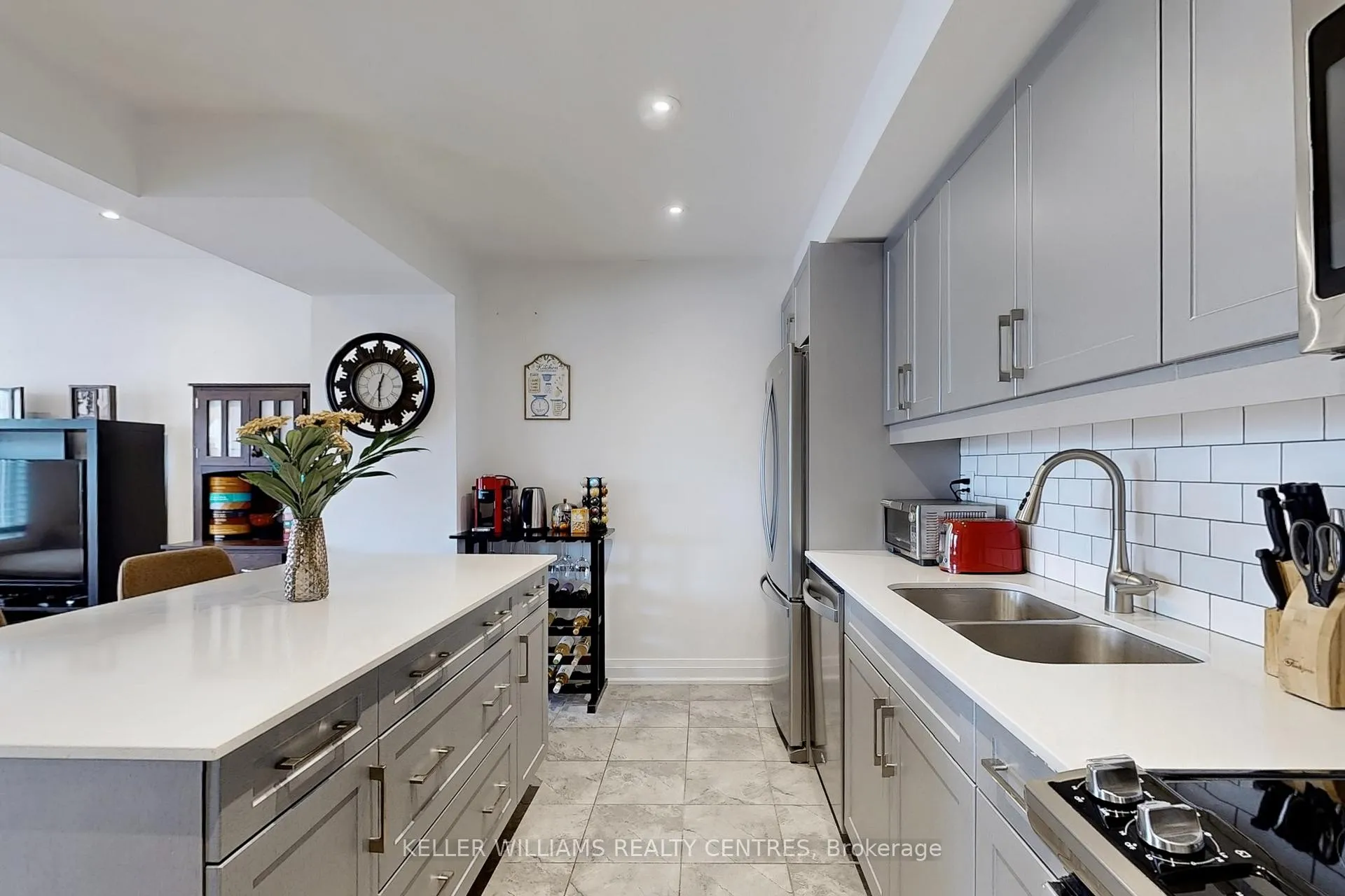 Photo 13 of 35 Kodiak Terrace, Barrie, Rural Barrie Southwest — HOMEH