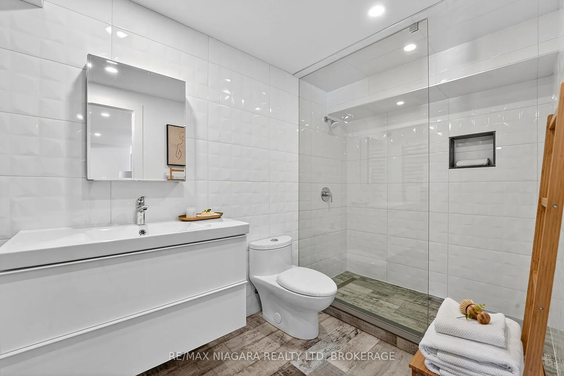 Photo 38 of 5799 Osprey Avenue, Niagara Falls, Forestview — HOMEH