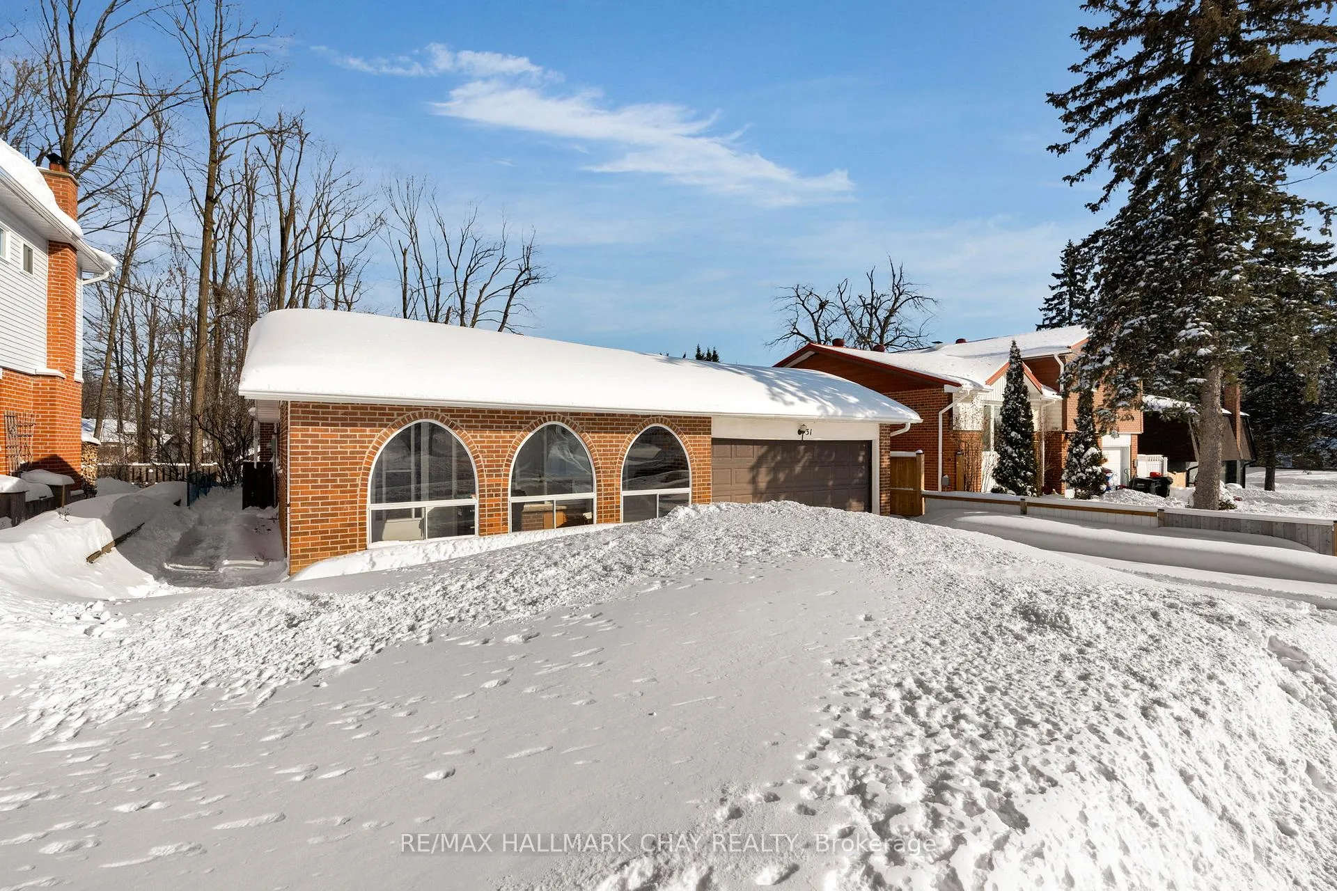 Photo 2 of 31 Springdale Drive, Barrie, Cundles East — HOMEH