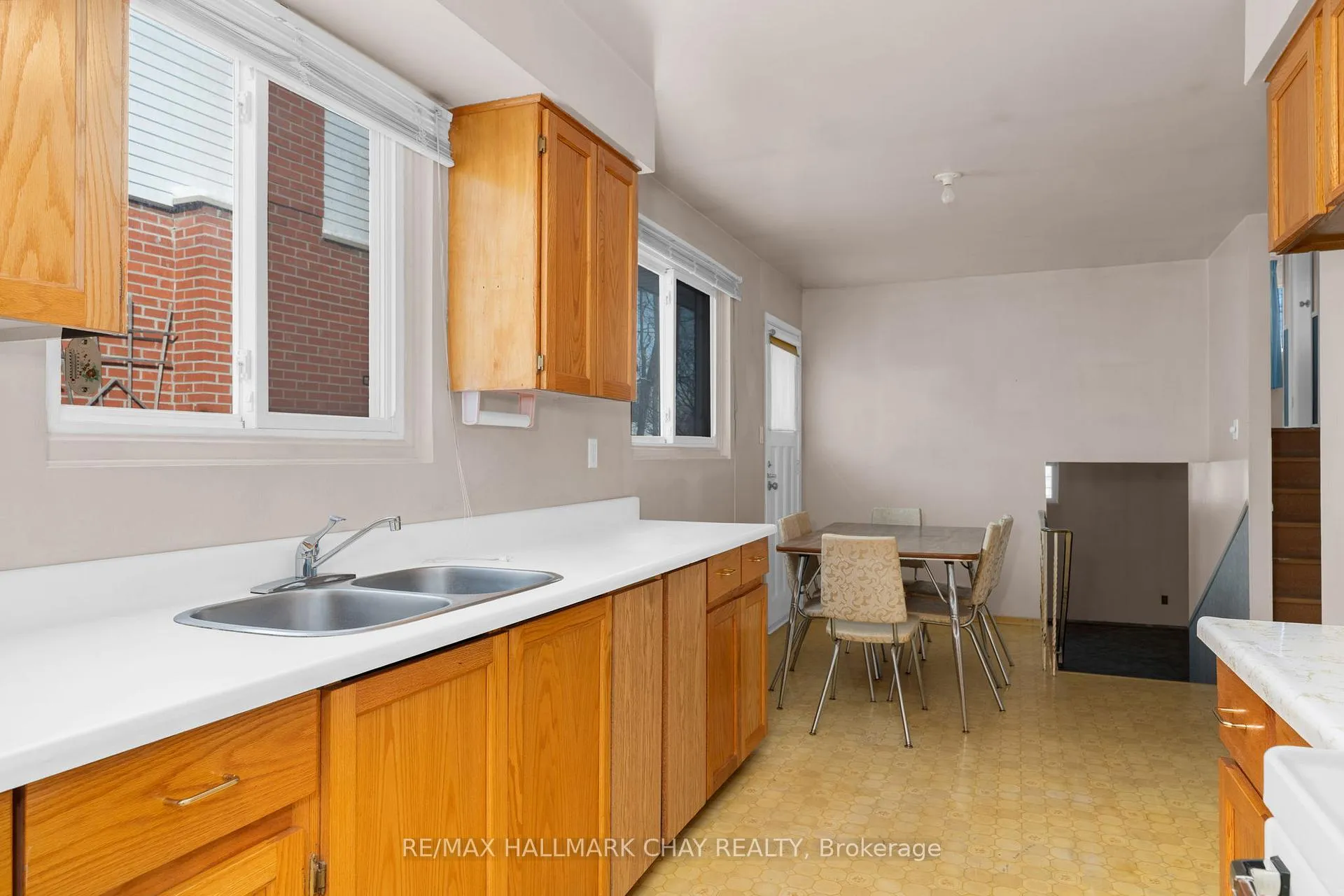 Photo 5 of 31 Springdale Drive, Barrie, Cundles East — HOMEH