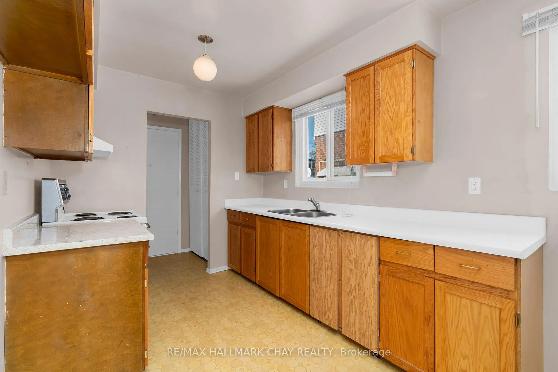 Photo 7 of 31 Springdale Drive, Barrie, Cundles East — HOMEH