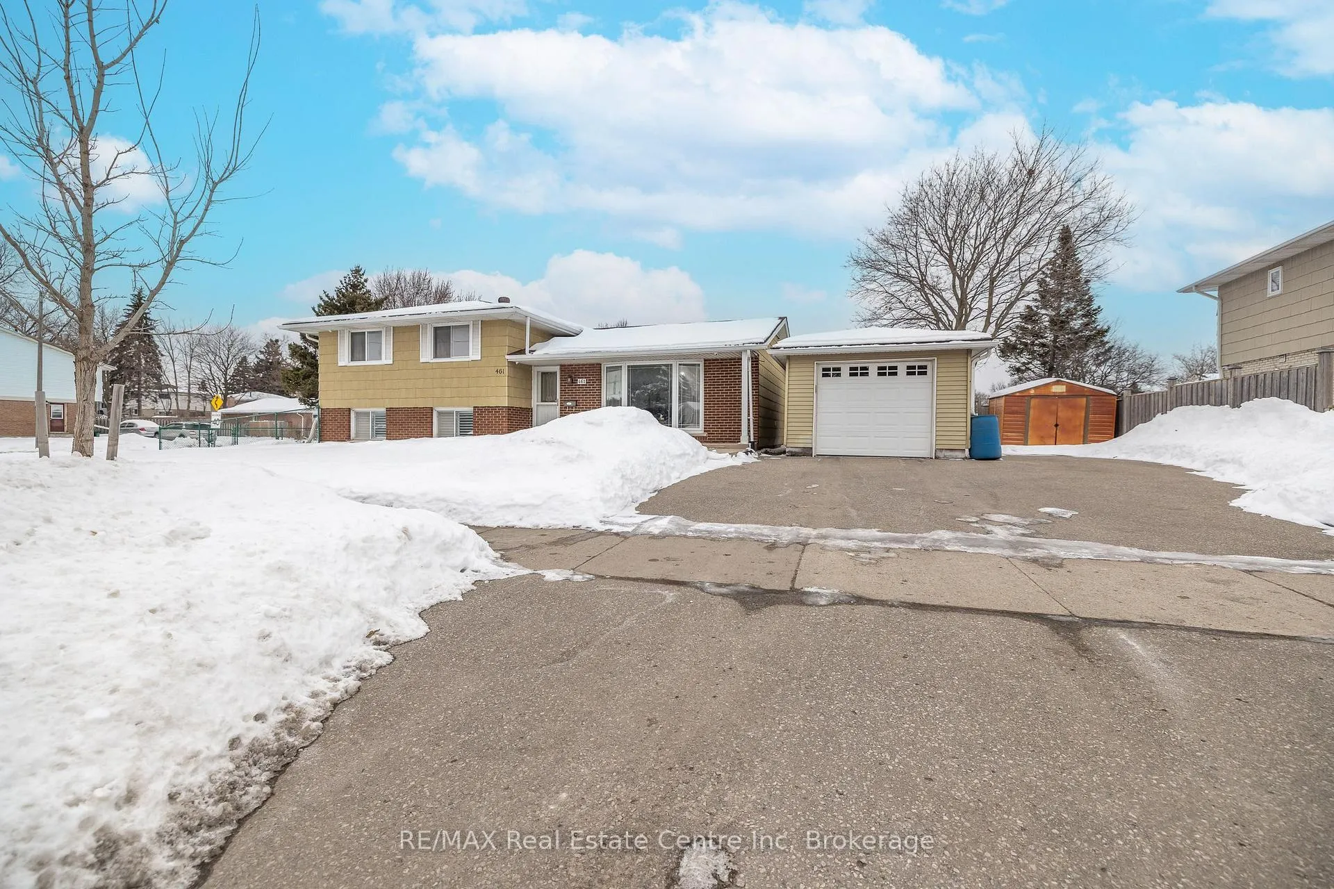 Photo 1 of 461 Strasburg Road, Kitchener, Alpine — HOMEH