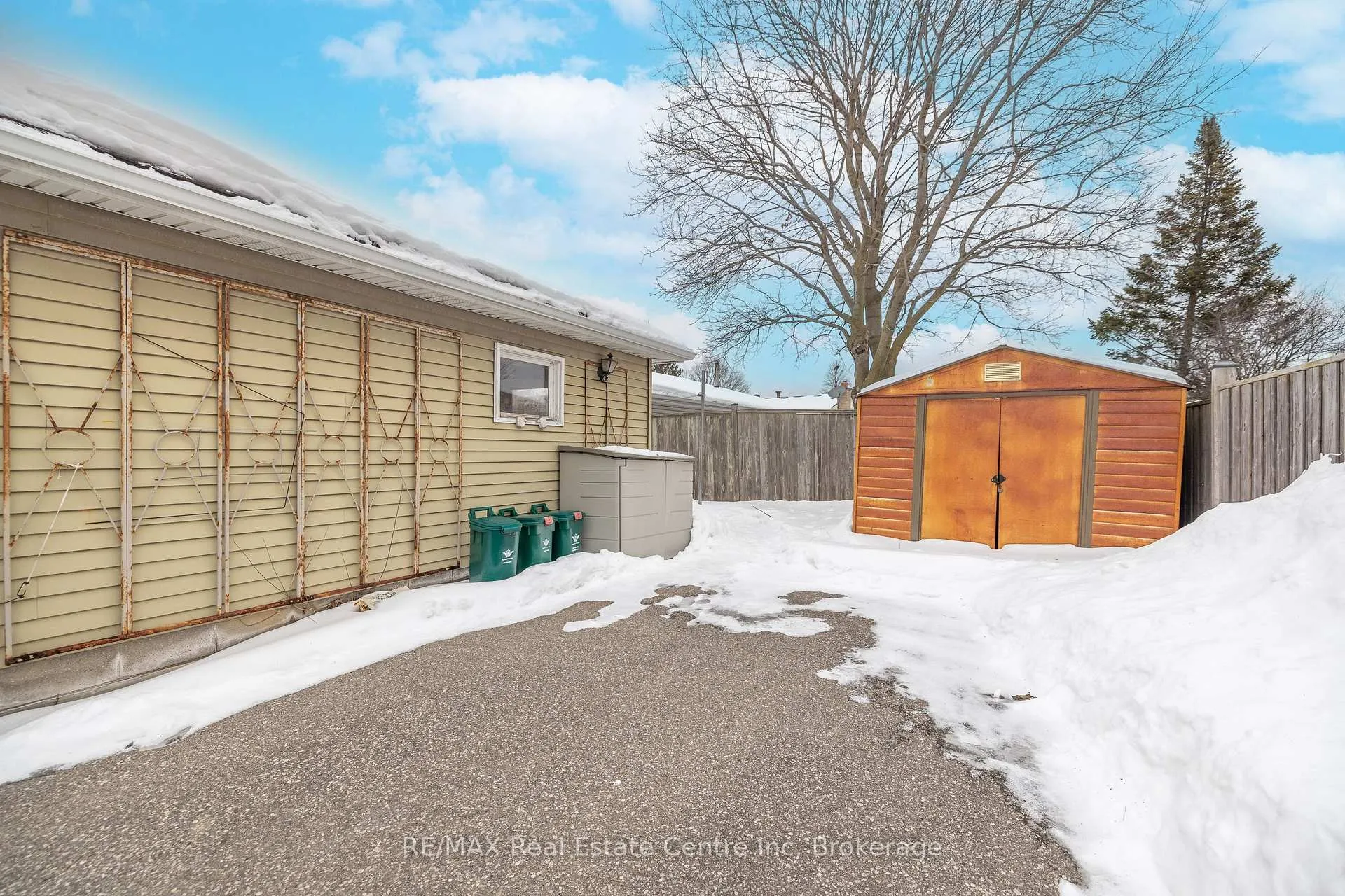 Photo 4 of 461 Strasburg Road, Kitchener, Alpine — HOMEH